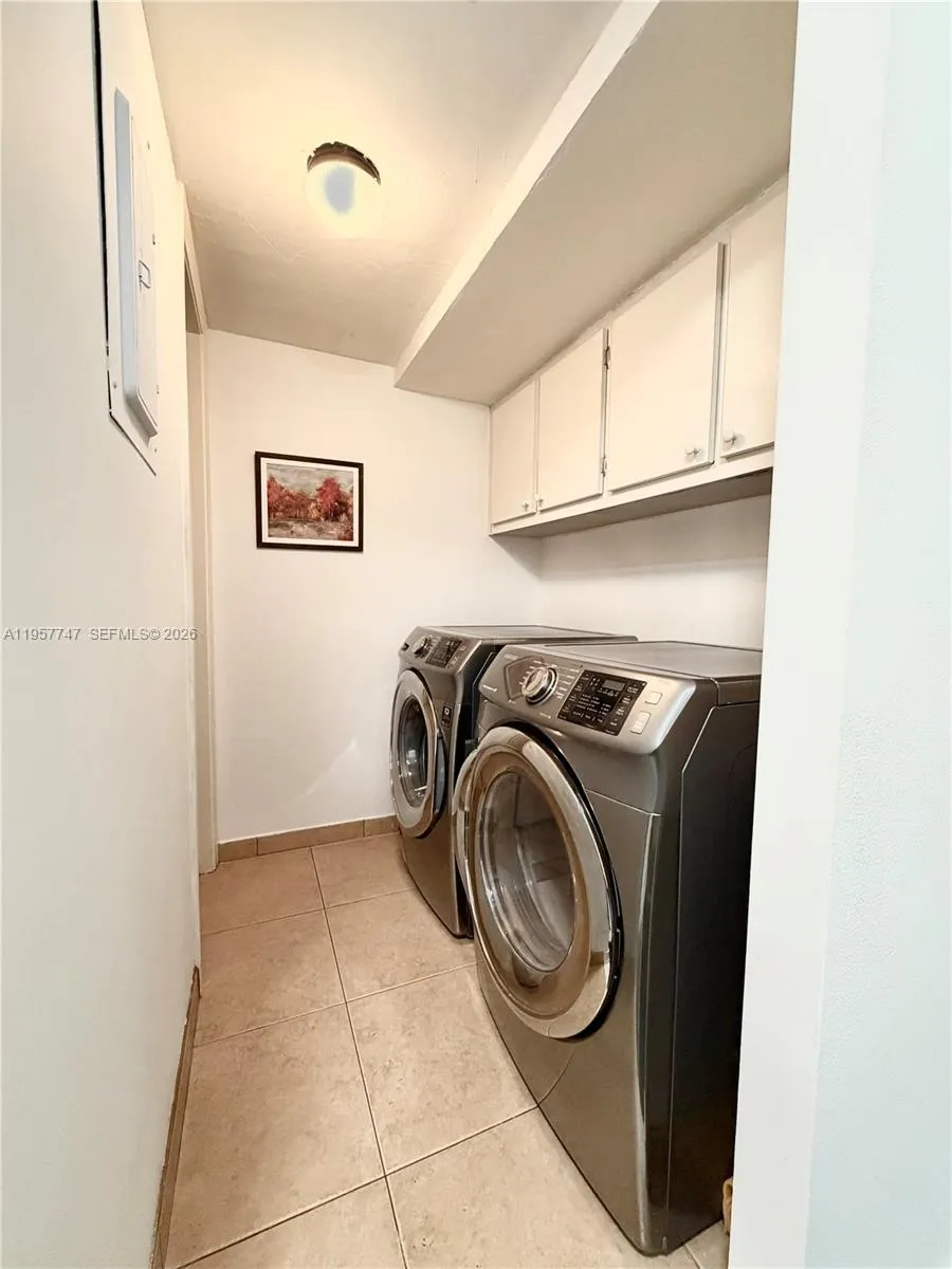 2203 Ne 7th St 14, Hallandale Beach, Florida 33009, Hallandale Beach, Florida 33009, 3 Bedrooms Bedrooms, ,2 BathroomsBathrooms,Residential,For Sale,2203 Ne 7th St 14, Hallandale Beach, Florida 33009,A11957747