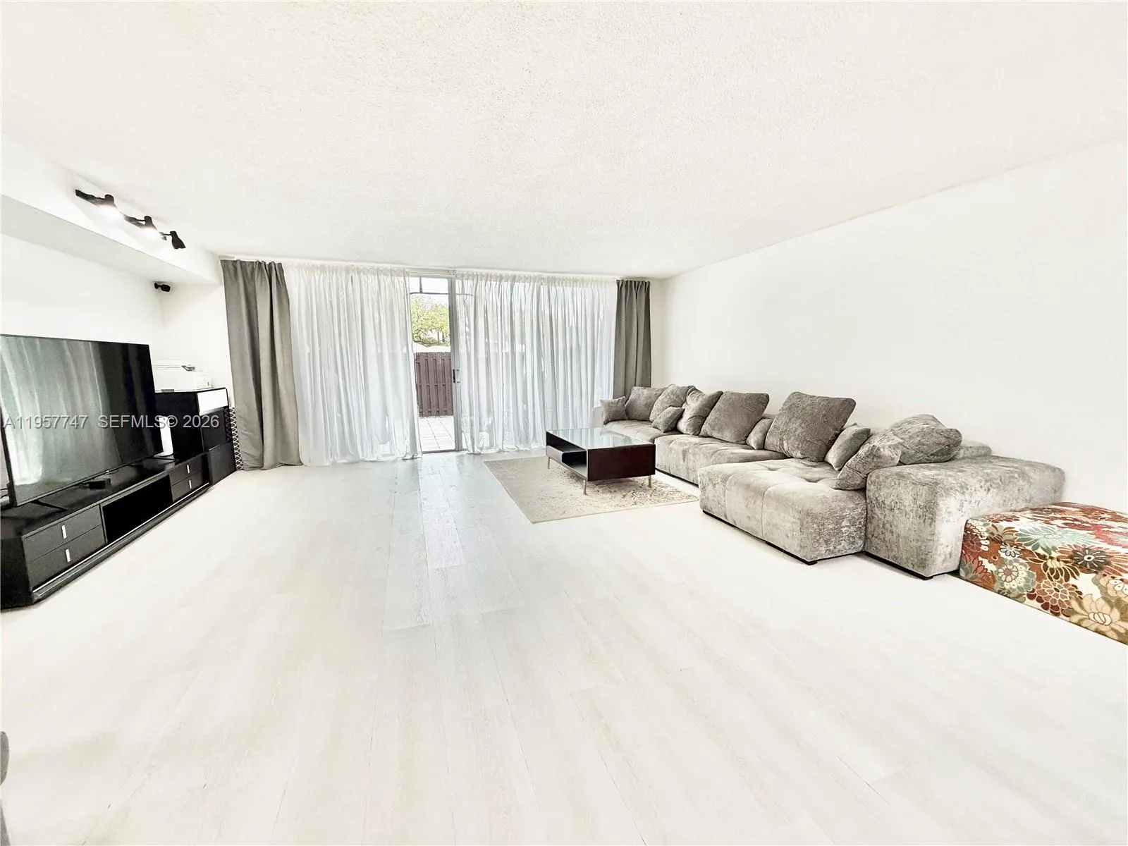 2203 Ne 7th St 14, Hallandale Beach, Florida 33009, Hallandale Beach, Florida 33009, 3 Bedrooms Bedrooms, ,2 BathroomsBathrooms,Residential,For Sale,2203 Ne 7th St 14, Hallandale Beach, Florida 33009,A11957747