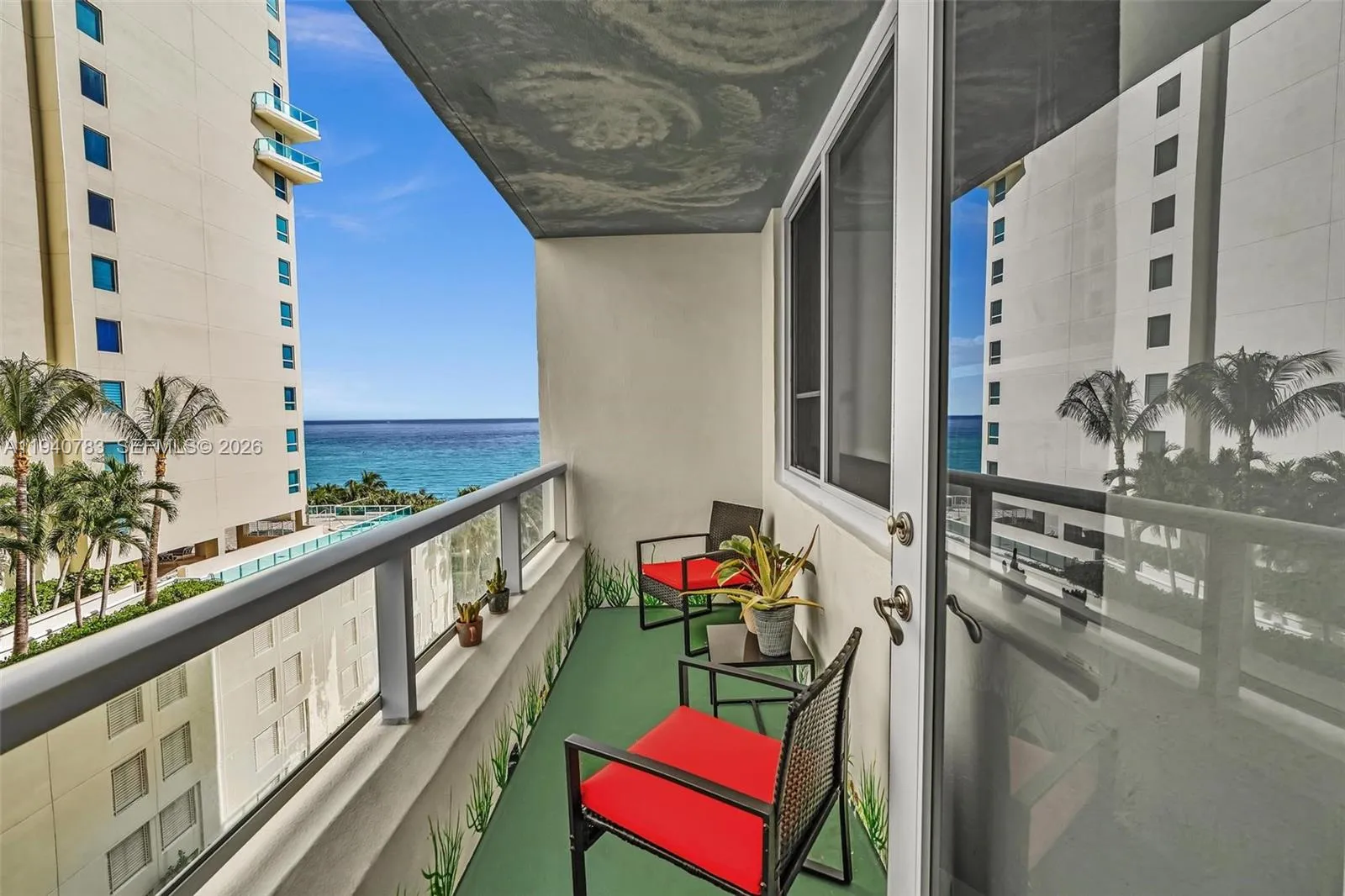 5005 Collins Ave 824, Miami Beach, Florida 33140, Miami Beach, Florida 33140, 3 Bedrooms Bedrooms, ,2 BathroomsBathrooms,Residential,For Sale,5005 Collins Ave 824, Miami Beach, Florida 33140,A11940783