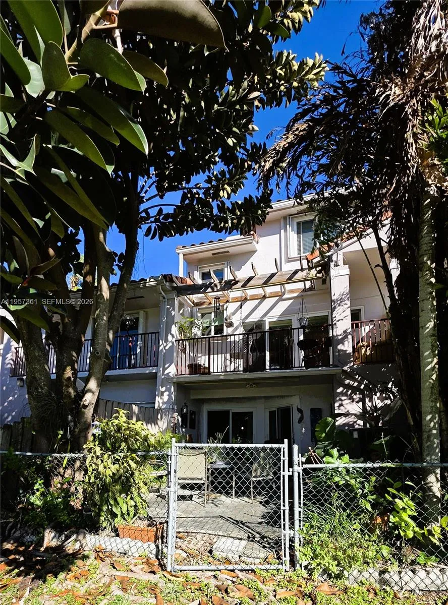 10240 Sw 154th Cir Ct 103-6, Miami, Florida 33196, Miami, Florida 33196, 3 Bedrooms Bedrooms, ,2 BathroomsBathrooms,Residential,For Sale,10240 Sw 154th Cir Ct 103-6, Miami, Florida 33196,A11957361