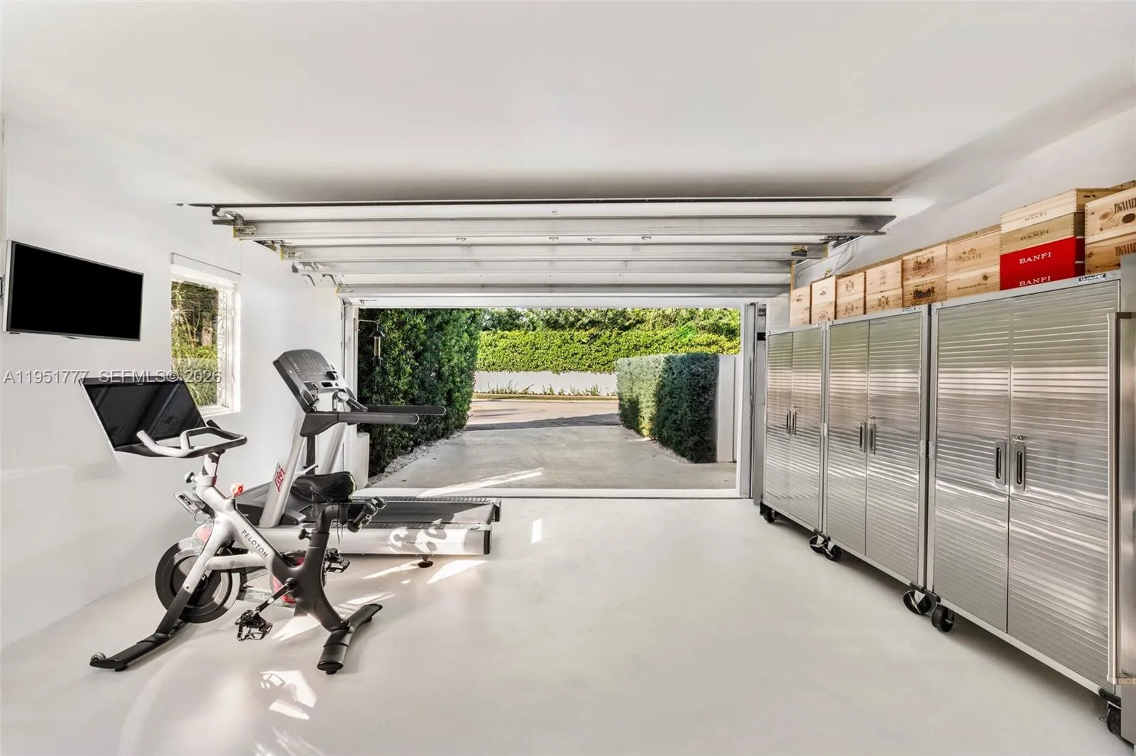 3325 Pine Tree Dr, Miami Beach, Florida 33140, Miami Beach, Florida 33140, 3 Bedrooms Bedrooms, ,3 BathroomsBathrooms,Residential,For Sale,3325 Pine Tree Dr, Miami Beach, Florida 33140,A11951777