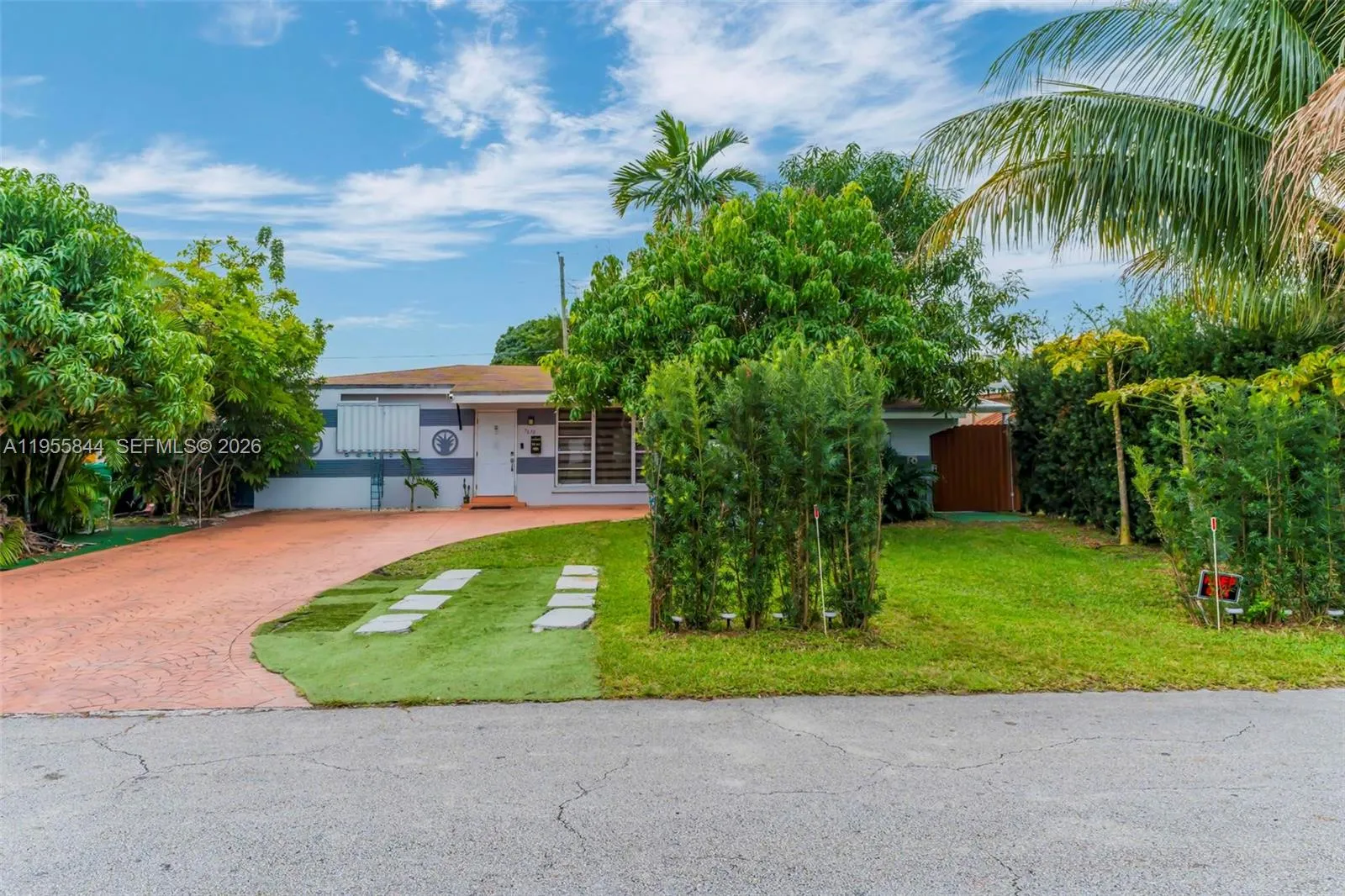 7630 Plantation Blvd, Miramar, Florida 33023, Miramar, Florida 33023, 5 Bedrooms Bedrooms, ,4 BathroomsBathrooms,Residential,For Sale,7630 Plantation Blvd, Miramar, Florida 33023,A11955844