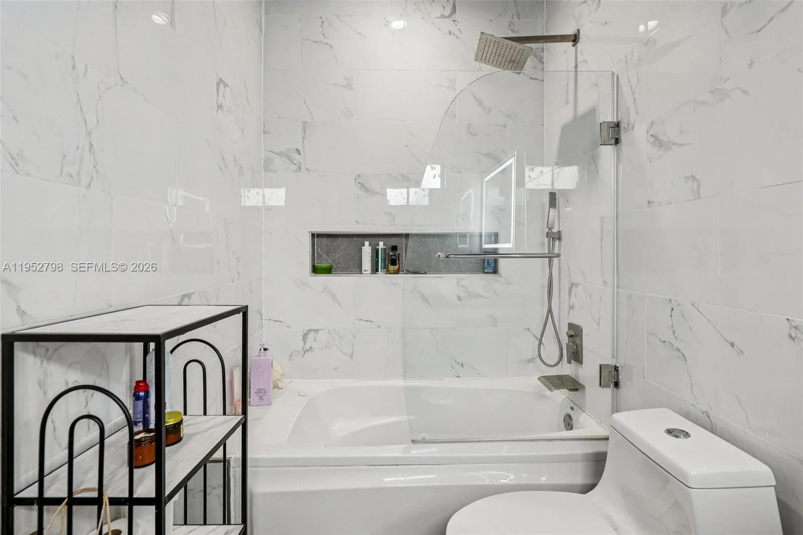 En suite Master Bathroom