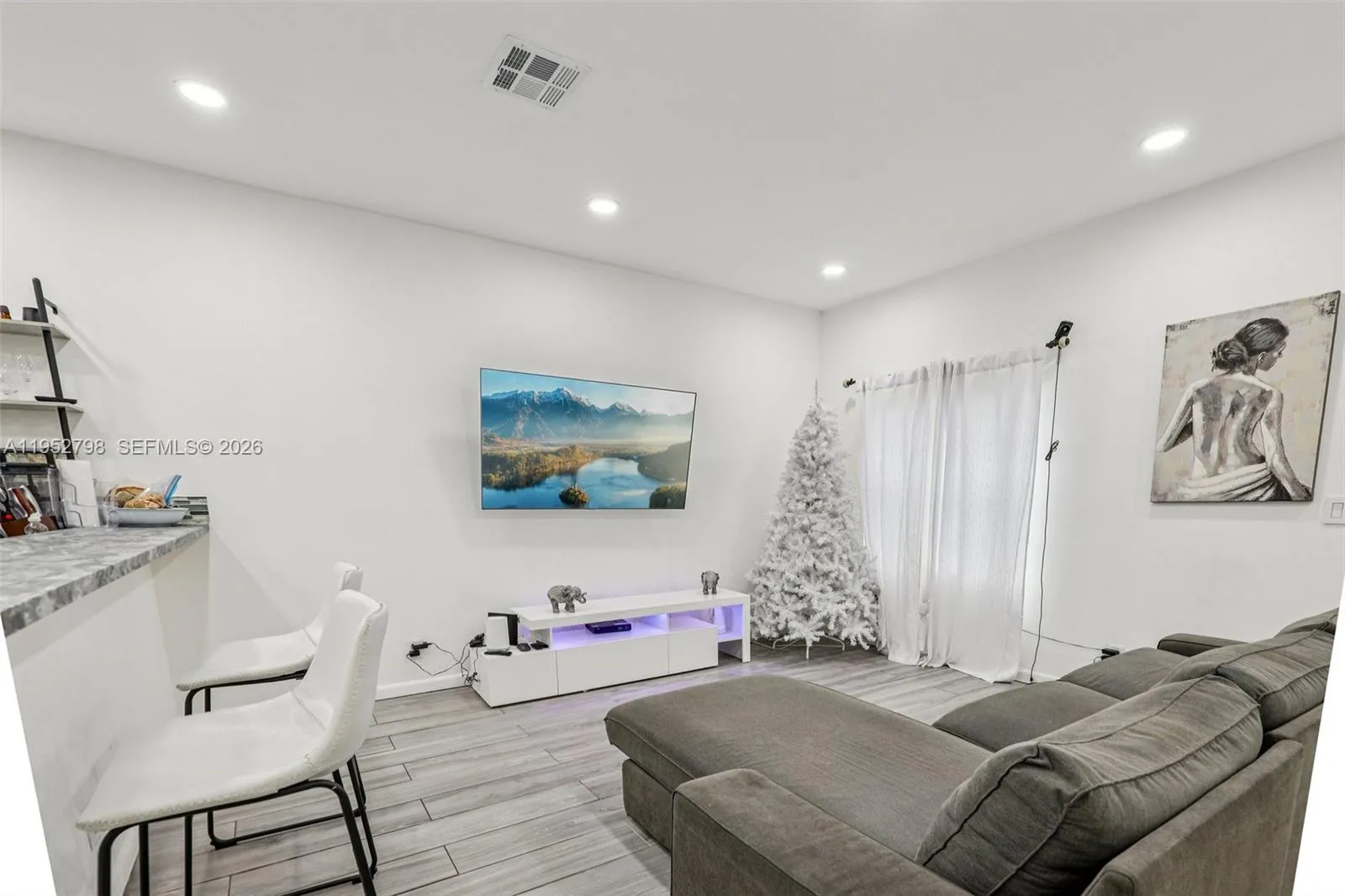 2307 Washington St 5, Hollywood, Florida 33020, Hollywood, Florida 33020, 3 Bedrooms Bedrooms, ,2 BathroomsBathrooms,Residential,For Sale,2307 Washington St 5, Hollywood, Florida 33020,A11952798