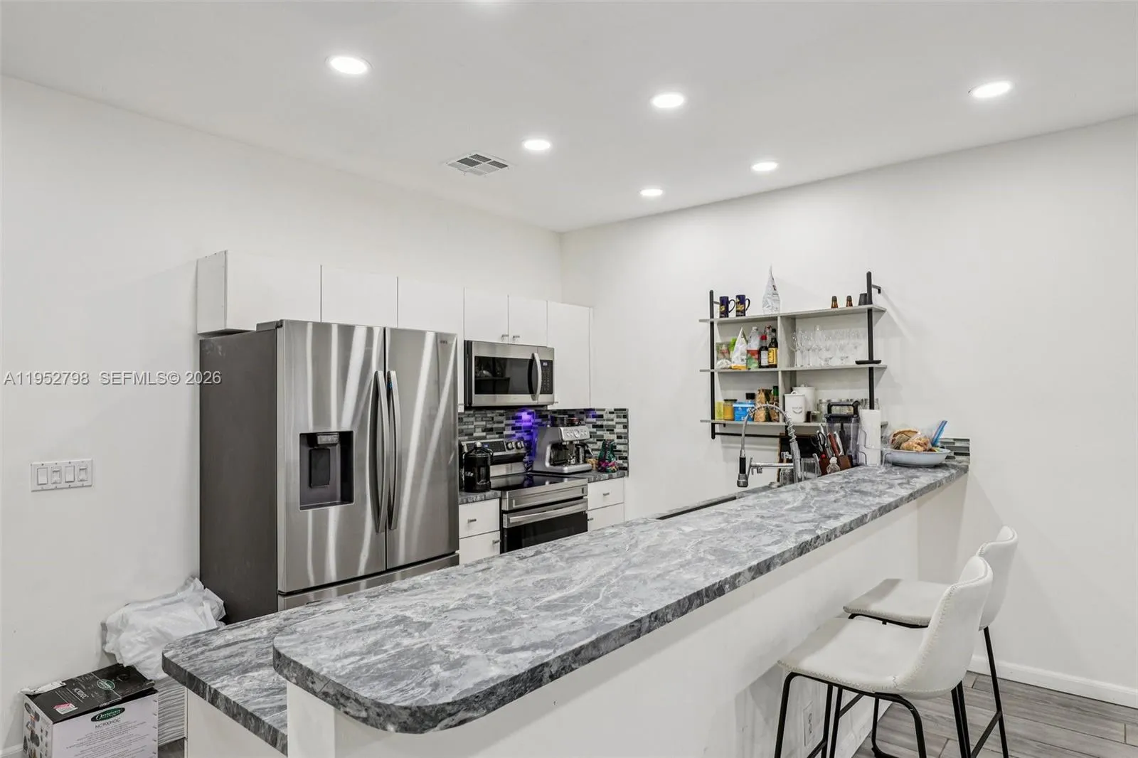 2307 Washington St 5, Hollywood, Florida 33020, Hollywood, Florida 33020, 3 Bedrooms Bedrooms, ,2 BathroomsBathrooms,Residential,For Sale,2307 Washington St 5, Hollywood, Florida 33020,A11952798