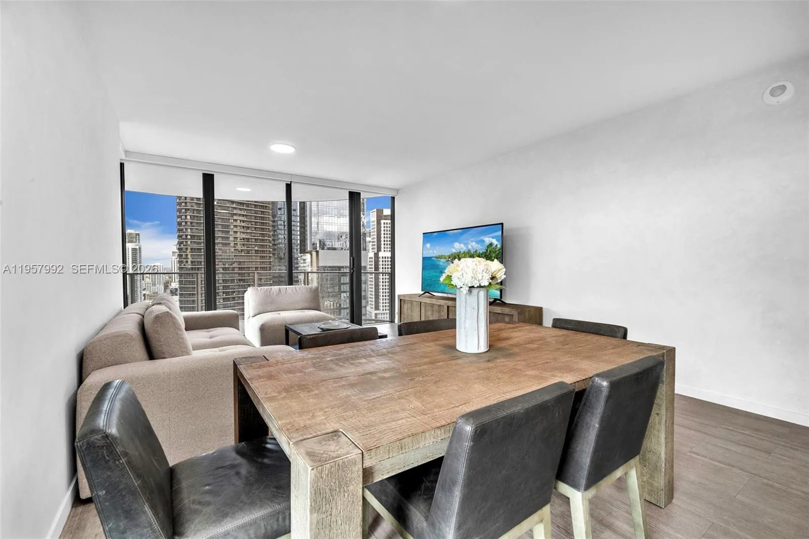 1000 Brickell Plz 3112, Miami, Florida 33131, Miami, Florida 33131, 2 Bedrooms Bedrooms, ,2 BathroomsBathrooms,Residential Lease,For Rent,1000 Brickell Plz 3112, Miami, Florida 33131,A11957992