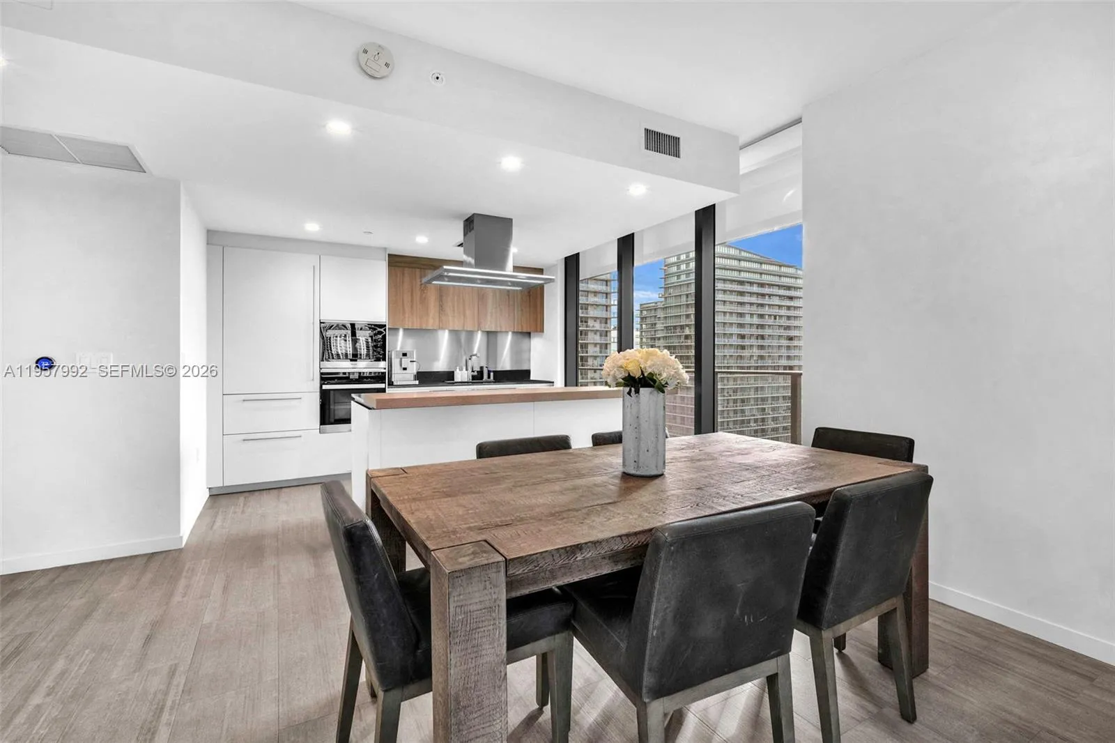 1000 Brickell Plz 3112, Miami, Florida 33131, Miami, Florida 33131, 2 Bedrooms Bedrooms, ,2 BathroomsBathrooms,Residential Lease,For Rent,1000 Brickell Plz 3112, Miami, Florida 33131,A11957992