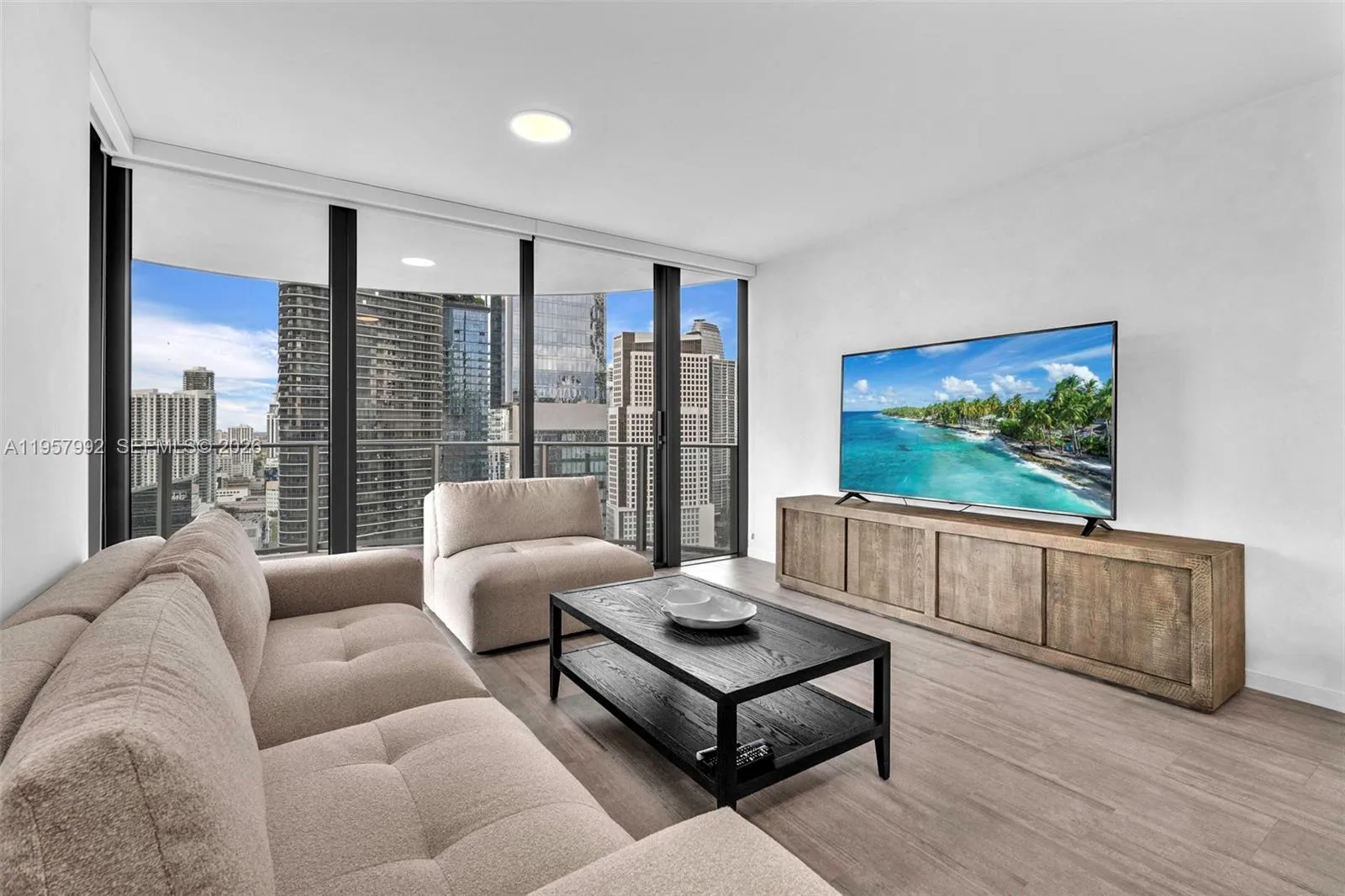 1000 Brickell Plz 3112, Miami, Florida 33131, Miami, Florida 33131, 2 Bedrooms Bedrooms, ,2 BathroomsBathrooms,Residential Lease,For Rent,1000 Brickell Plz 3112, Miami, Florida 33131,A11957992