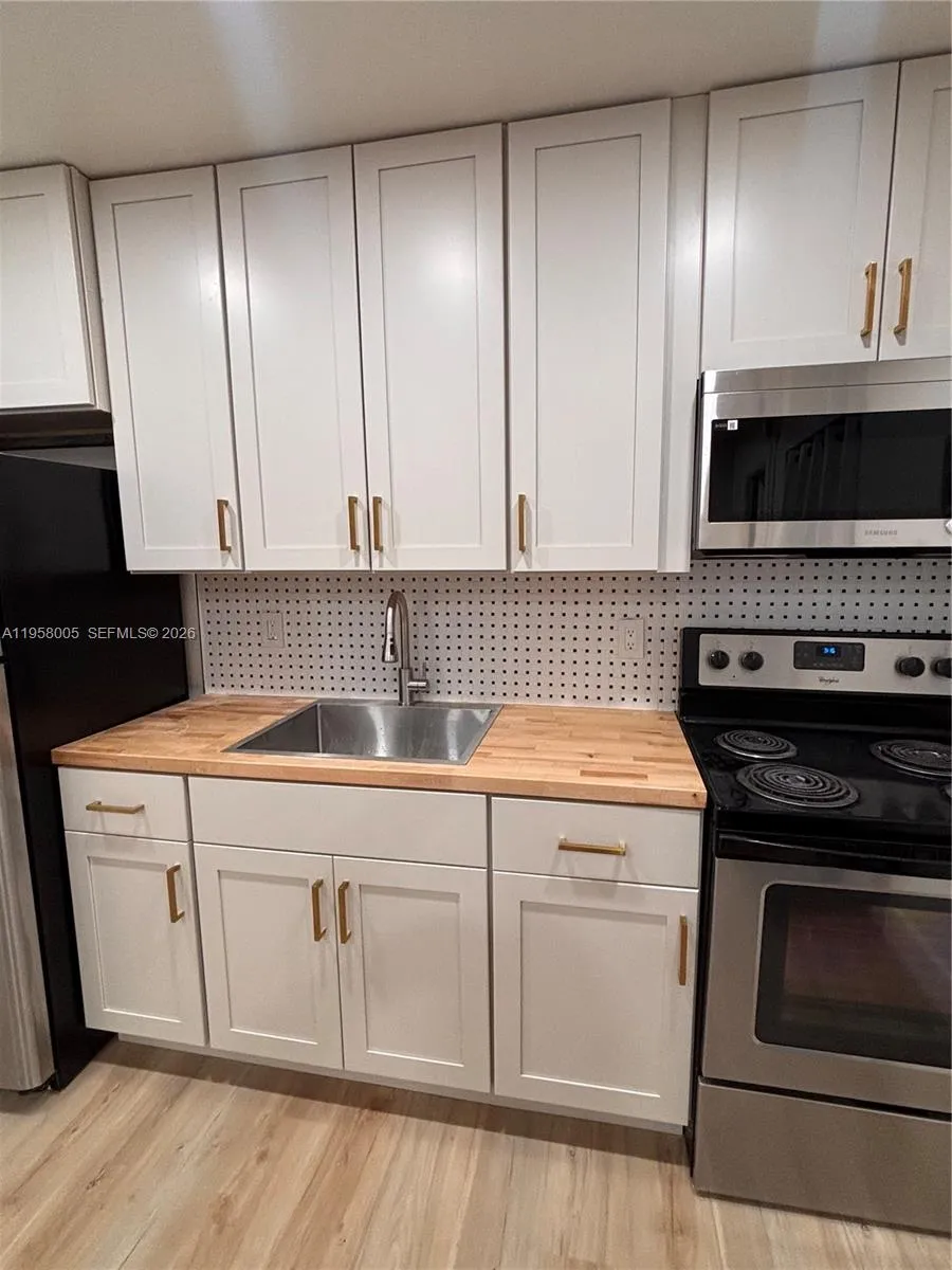 220 Nw 27th Ave, Pompano Beach, Florida 33069, Pompano Beach, Florida 33069, ,Residential Income,For Sale,220 Nw 27th Ave, Pompano Beach, Florida 33069,A11958005