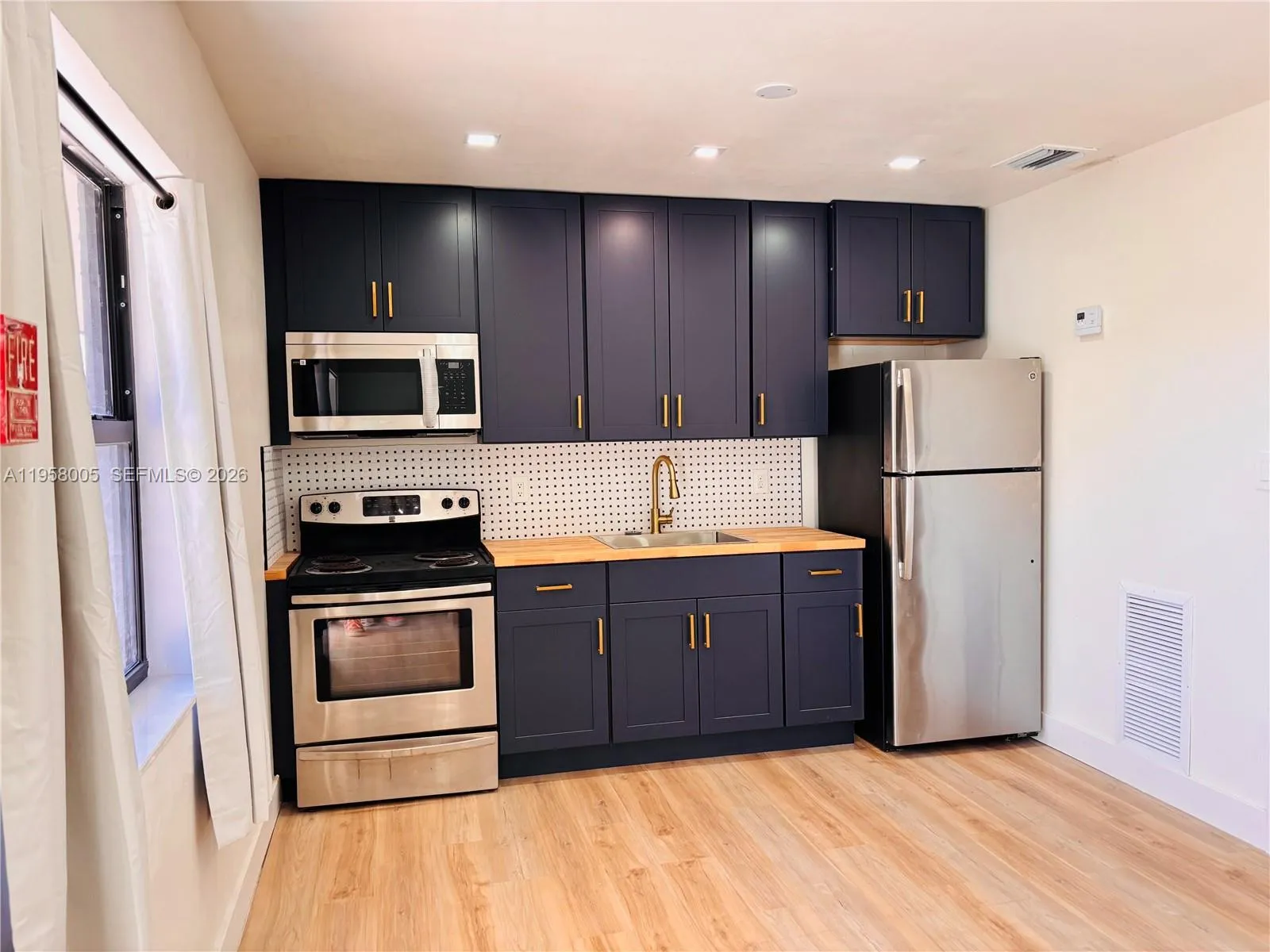 220 Nw 27th Ave, Pompano Beach, Florida 33069, Pompano Beach, Florida 33069, ,Residential Income,For Sale,220 Nw 27th Ave, Pompano Beach, Florida 33069,A11958005