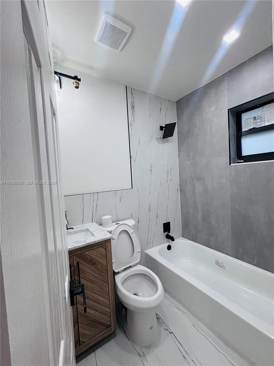 220 Nw 27th Ave, Pompano Beach, Florida 33069, Pompano Beach, Florida 33069, ,Residential Income,For Sale,220 Nw 27th Ave, Pompano Beach, Florida 33069,A11958005