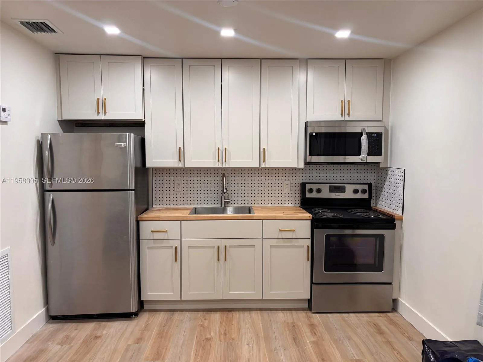 220 Nw 27th Ave, Pompano Beach, Florida 33069, Pompano Beach, Florida 33069, ,Residential Income,For Sale,220 Nw 27th Ave, Pompano Beach, Florida 33069,A11958005