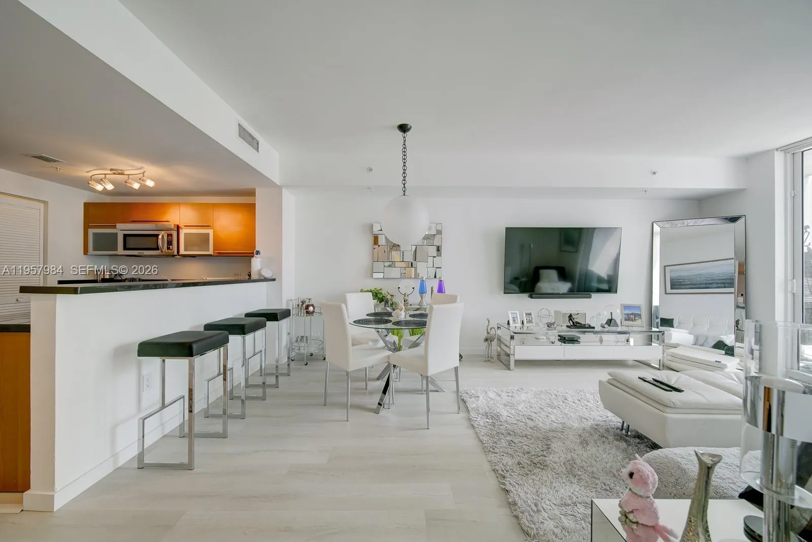 244 Biscayne Blvd 2309, Miami, Florida 33132, Miami, Florida 33132, 2 Bedrooms Bedrooms, ,2 BathroomsBathrooms,Residential Lease,For Rent,244 Biscayne Blvd 2309, Miami, Florida 33132,A11957984