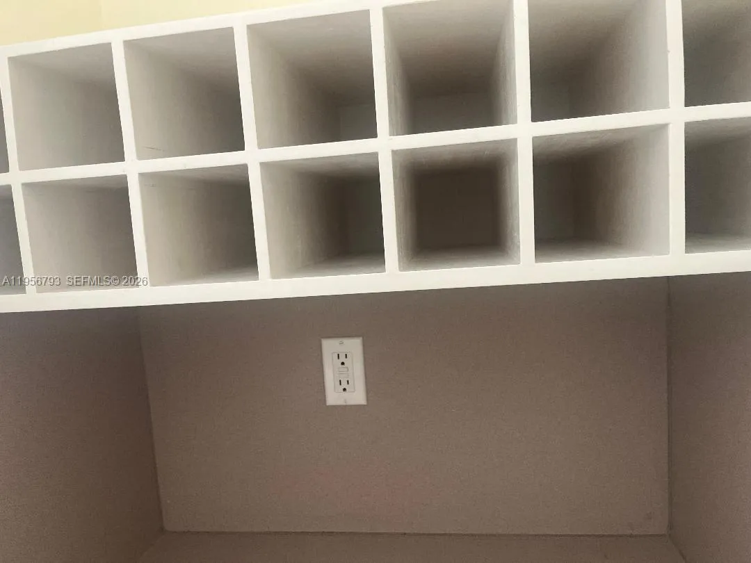 Bar Shelve