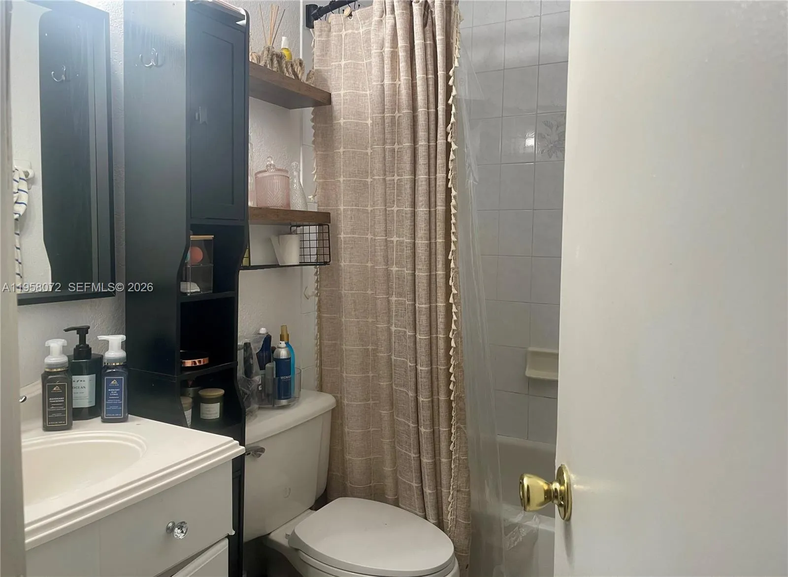 8851 Nw 119th St 6102, Hialeah Gardens, Florida 33, Hialeah Gardens, Florida 33018, 3 Bedrooms Bedrooms, ,2 BathroomsBathrooms,Residential,For Sale,8851 Nw 119th St 6102, Hialeah Gardens, Florida 33,A11958072