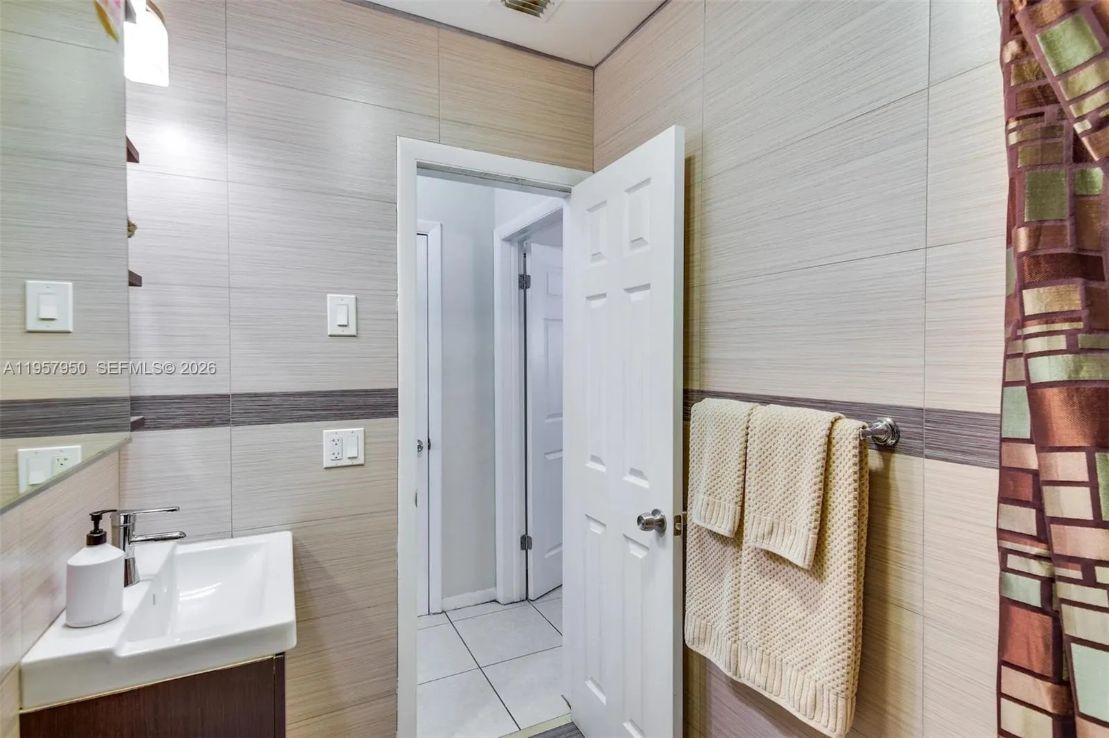 412 Ne 4th Ave, Hallandale Beach, Florida 33009, Hallandale Beach, Florida 33009, ,Residential Income,For Sale,412 Ne 4th Ave, Hallandale Beach, Florida 33009,A11957950