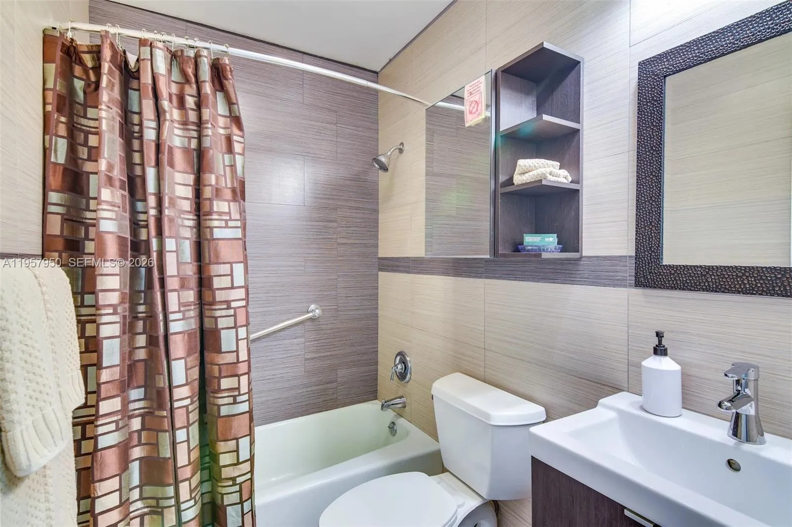 412 Ne 4th Ave, Hallandale Beach, Florida 33009, Hallandale Beach, Florida 33009, ,Residential Income,For Sale,412 Ne 4th Ave, Hallandale Beach, Florida 33009,A11957950