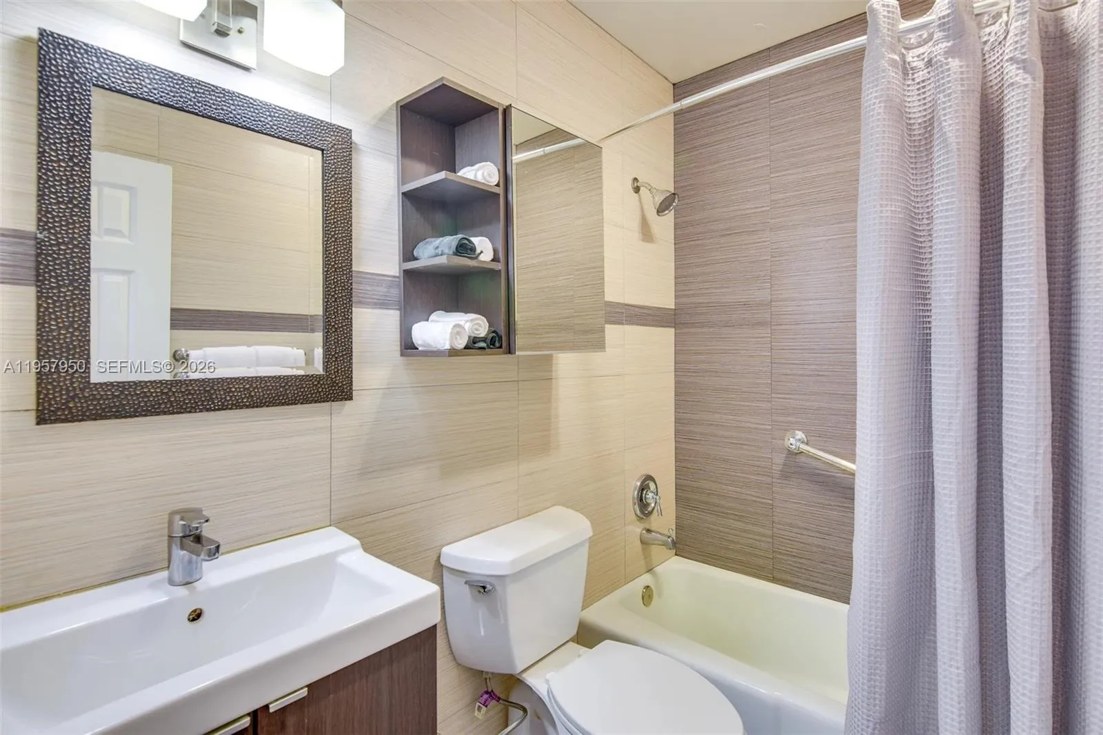 412 Ne 4th Ave, Hallandale Beach, Florida 33009, Hallandale Beach, Florida 33009, ,Residential Income,For Sale,412 Ne 4th Ave, Hallandale Beach, Florida 33009,A11957950