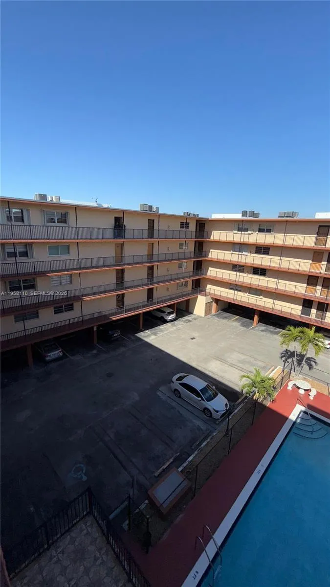 1075 W 68th St 403, Hialeah, Florida 33014, Hialeah, Florida 33014, 2 Bedrooms Bedrooms, ,1 BathroomBathrooms,Residential,For Sale,1075 W 68th St 403, Hialeah, Florida 33014,A11958110
