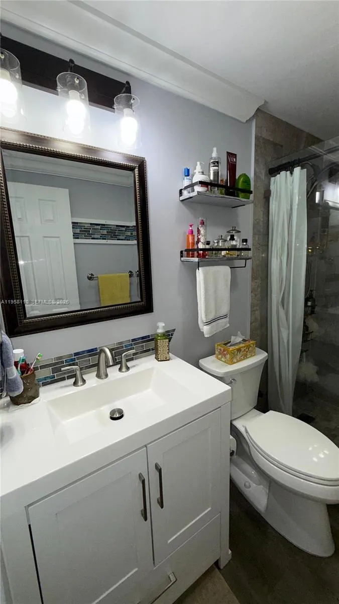 1075 W 68th St 403, Hialeah, Florida 33014, Hialeah, Florida 33014, 2 Bedrooms Bedrooms, ,1 BathroomBathrooms,Residential,For Sale,1075 W 68th St 403, Hialeah, Florida 33014,A11958110