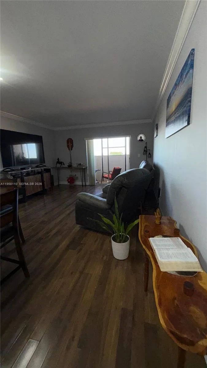 1075 W 68th St 403, Hialeah, Florida 33014, Hialeah, Florida 33014, 2 Bedrooms Bedrooms, ,1 BathroomBathrooms,Residential,For Sale,1075 W 68th St 403, Hialeah, Florida 33014,A11958110