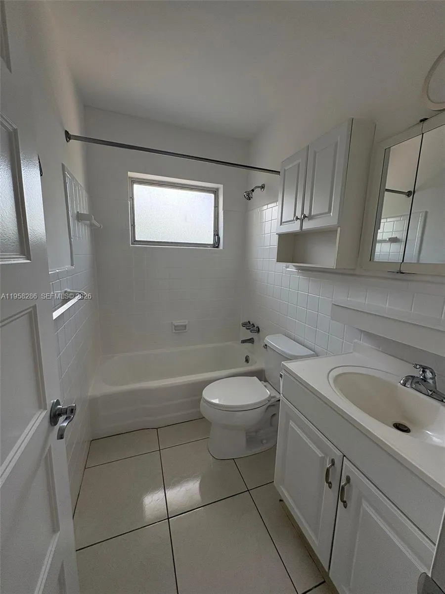 2222 Taylor St 12, Hollywood, Florida 33020, Hollywood, Florida 33020, 1 Bedroom Bedrooms, ,1 BathroomBathrooms,Residential,For Sale,2222 Taylor St 12, Hollywood, Florida 33020,A11958286