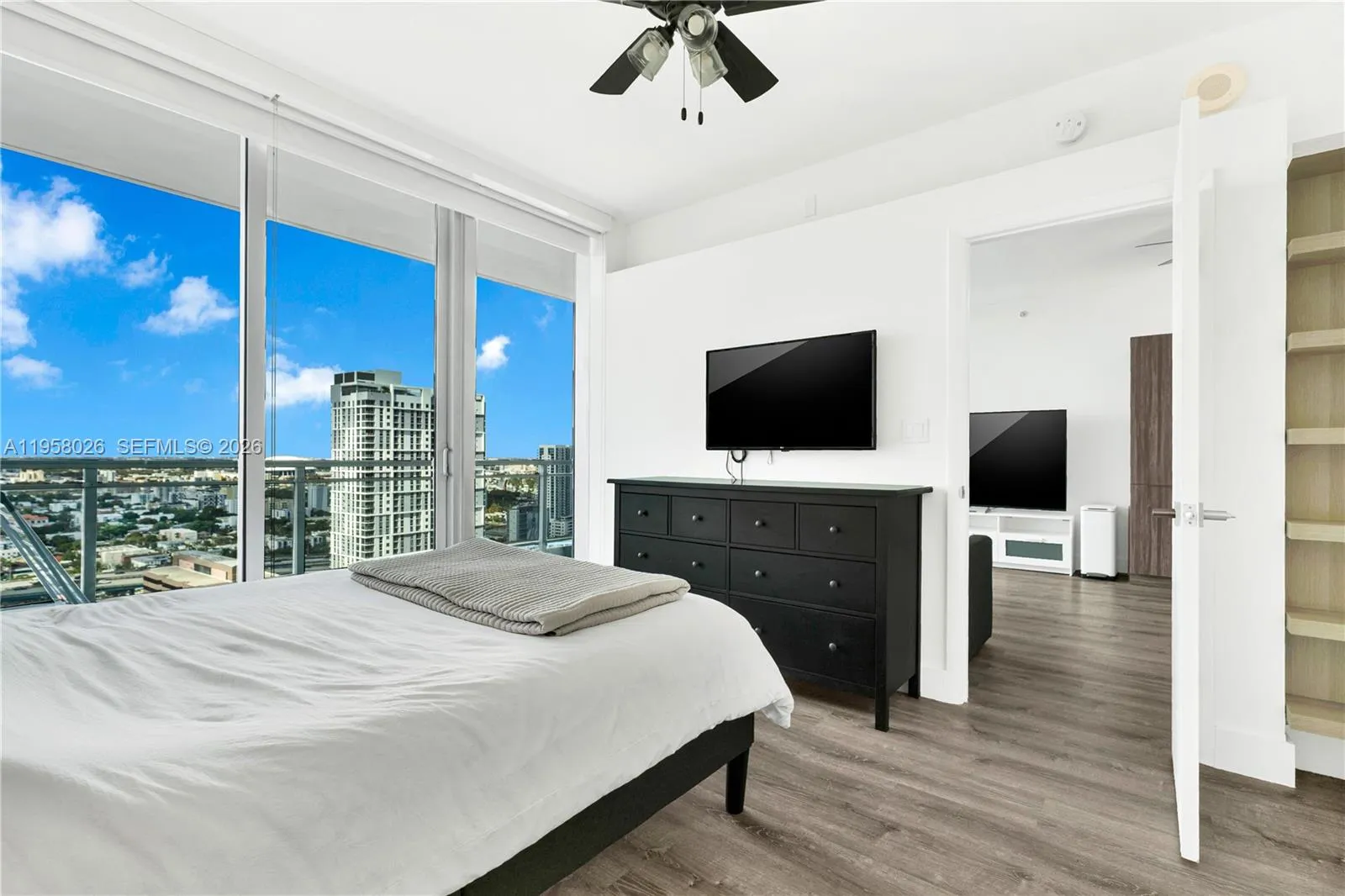 92 Sw 3rd St 3108, Miami, Florida 33130, Miami, Florida 33130, 1 Bedroom Bedrooms, ,1 BathroomBathrooms,Residential Lease,For Rent,92 Sw 3rd St 3108, Miami, Florida 33130,A11958026