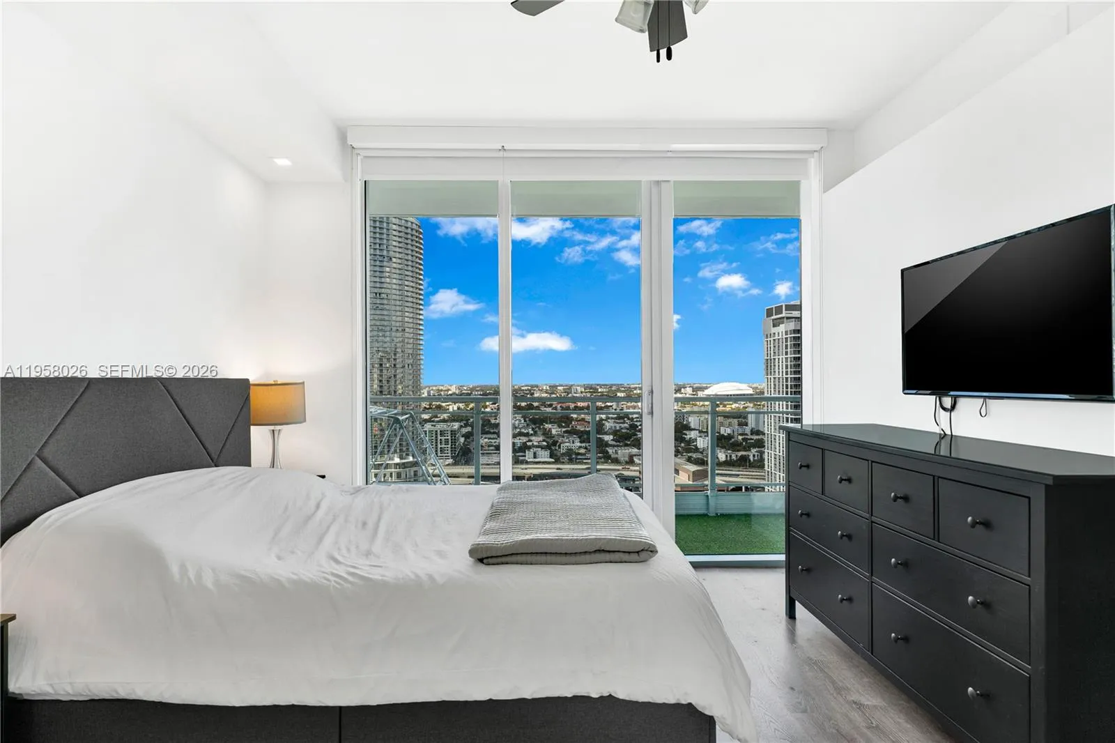 92 Sw 3rd St 3108, Miami, Florida 33130, Miami, Florida 33130, 1 Bedroom Bedrooms, ,1 BathroomBathrooms,Residential Lease,For Rent,92 Sw 3rd St 3108, Miami, Florida 33130,A11958026