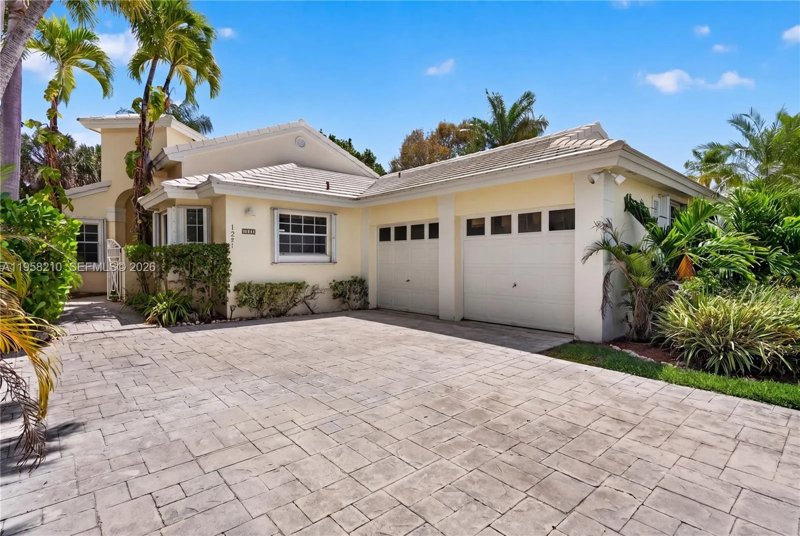 1251 E Wilshire Cir E, Pembroke Pines, Florida 330, Pembroke Pines, Florida 33027, 3 Bedrooms Bedrooms, ,2 BathroomsBathrooms,Residential,For Sale,1251 E Wilshire Cir E, Pembroke Pines, Florida 330,A11958210