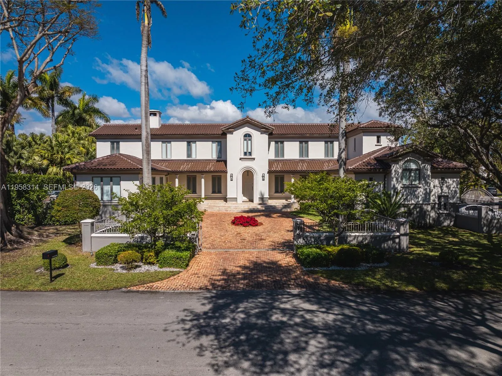 165 Paloma Dr, Coral Gables, Florida 33143, Coral Gables, Florida 33143, 6 Bedrooms Bedrooms, ,5 BathroomsBathrooms,Residential,For Sale,165 Paloma Dr, Coral Gables, Florida 33143,A11958314