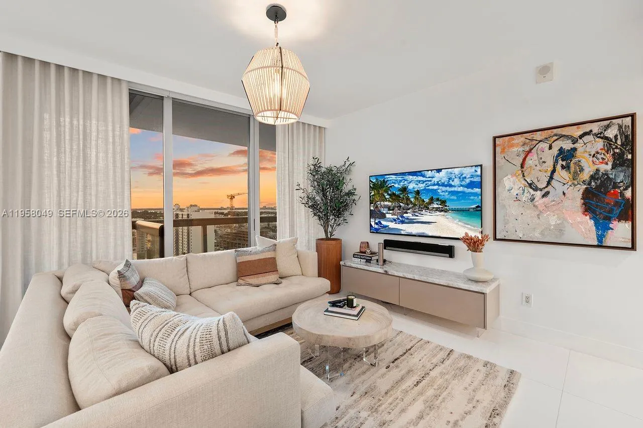 6899 Collins Ave 1810, Miami Beach, Florida 33141, Miami Beach, Florida 33141, 2 Bedrooms Bedrooms, ,2 BathroomsBathrooms,Residential Lease,For Rent,6899 Collins Ave 1810, Miami Beach, Florida 33141,A11958049
