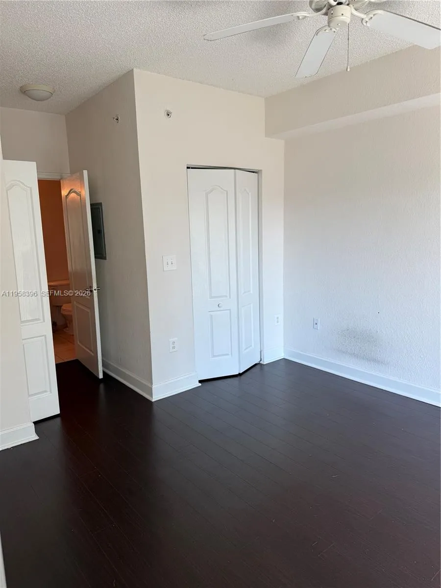 6001 Sw 70th St 301, South Miami, Florida 33143, South Miami, Florida 33143, 2 Bedrooms Bedrooms, ,2 BathroomsBathrooms,Residential,For Sale,6001 Sw 70th St 301, South Miami, Florida 33143,A11958396