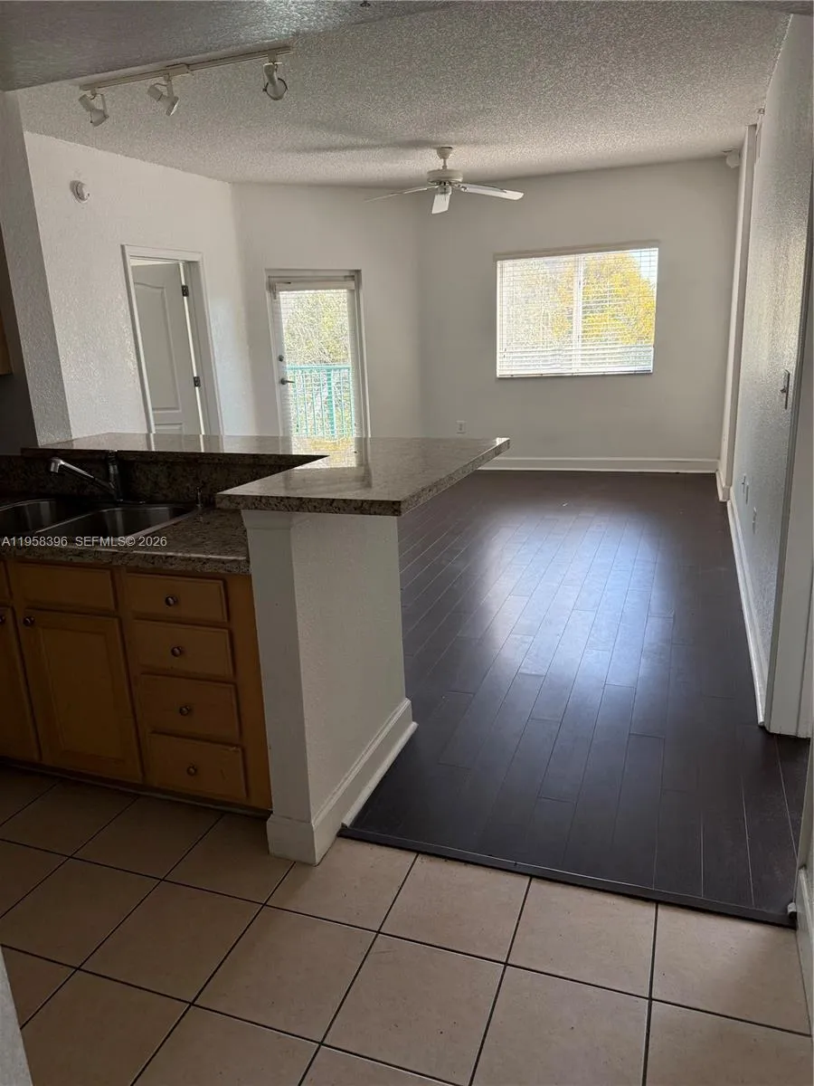 6001 Sw 70th St 301, South Miami, Florida 33143, South Miami, Florida 33143, 2 Bedrooms Bedrooms, ,2 BathroomsBathrooms,Residential,For Sale,6001 Sw 70th St 301, South Miami, Florida 33143,A11958396