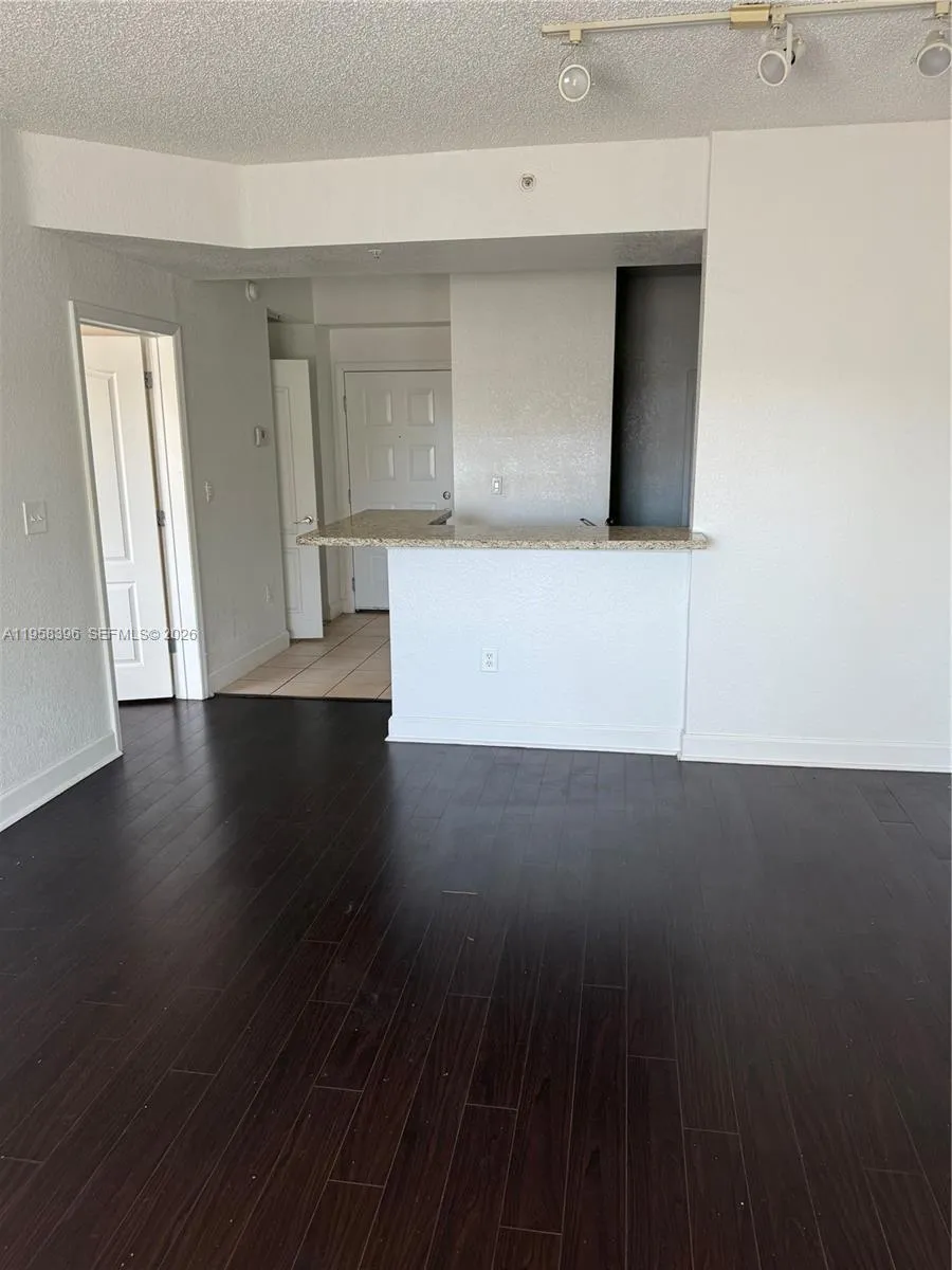 6001 Sw 70th St 301, South Miami, Florida 33143, South Miami, Florida 33143, 2 Bedrooms Bedrooms, ,2 BathroomsBathrooms,Residential,For Sale,6001 Sw 70th St 301, South Miami, Florida 33143,A11958396