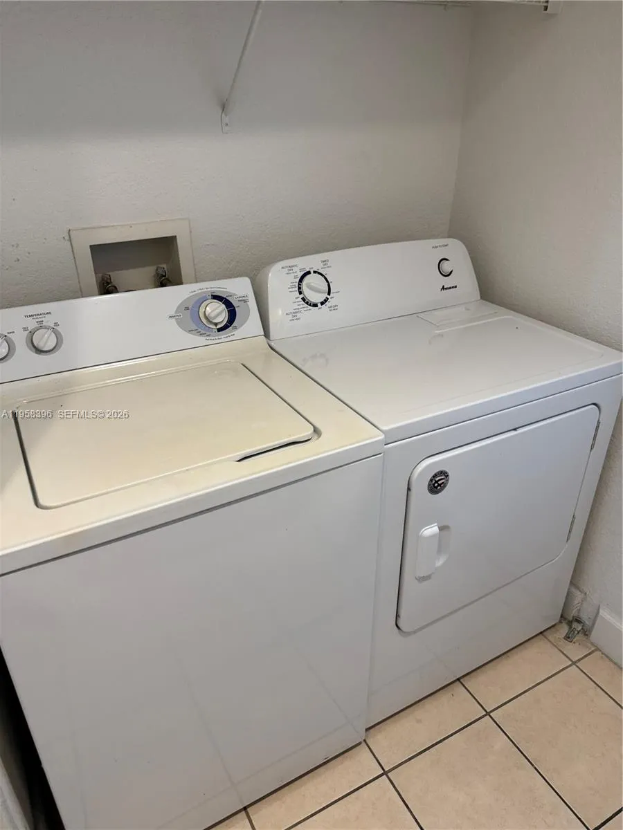 6001 Sw 70th St 301, South Miami, Florida 33143, South Miami, Florida 33143, 2 Bedrooms Bedrooms, ,2 BathroomsBathrooms,Residential,For Sale,6001 Sw 70th St 301, South Miami, Florida 33143,A11958396