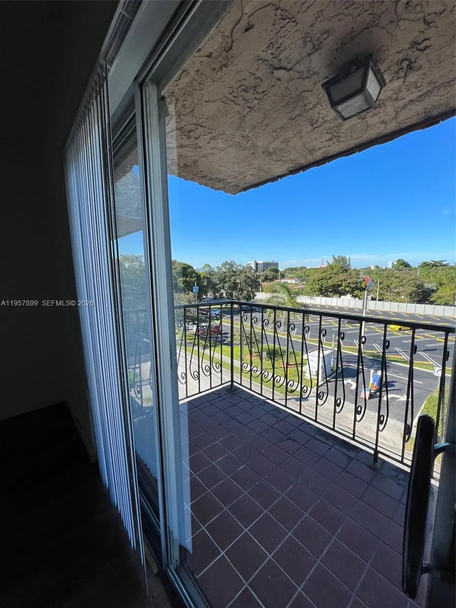 2500 Sw 6th St 503, Miami, Florida 33135, Miami, Florida 33135, 1 Bedroom Bedrooms, ,1 BathroomBathrooms,Residential Lease,For Rent,2500 Sw 6th St 503, Miami, Florida 33135,A11957899