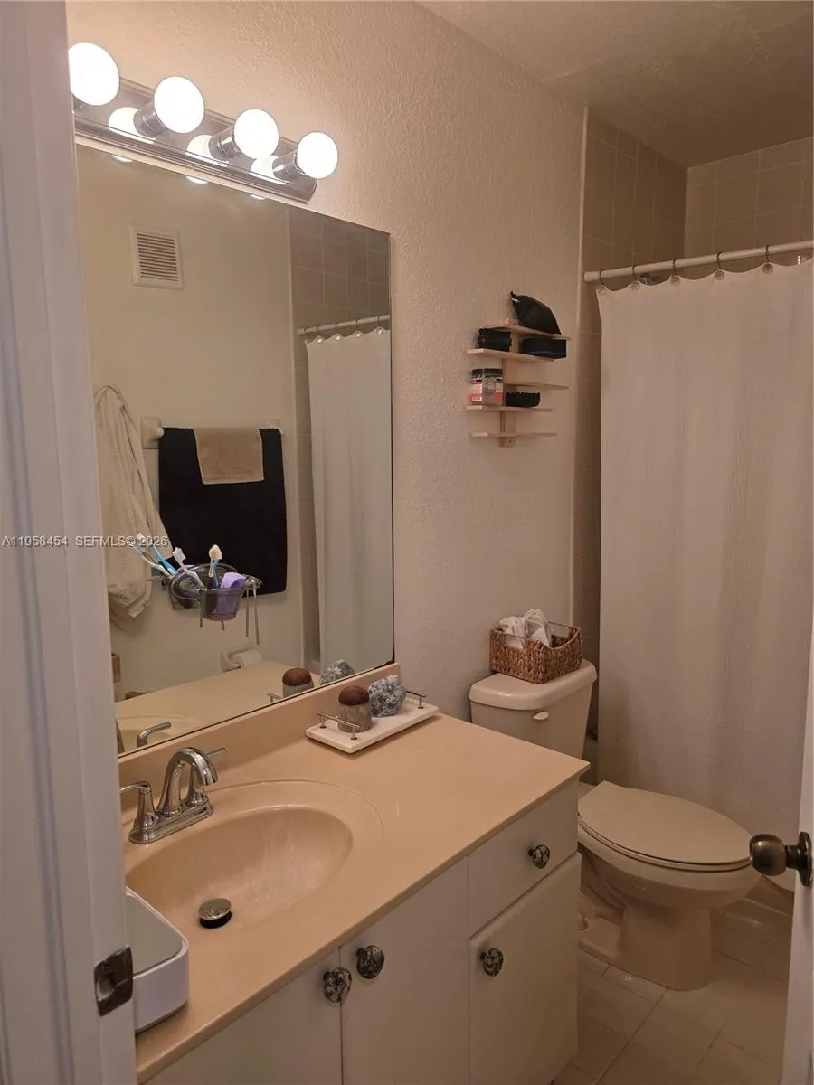7701 W 36th Ave 3, Hialeah, Florida 33018, Hialeah, Florida 33018, 2 Bedrooms Bedrooms, ,2 BathroomsBathrooms,Residential,For Sale,7701 W 36th Ave 3, Hialeah, Florida 33018,A11958454