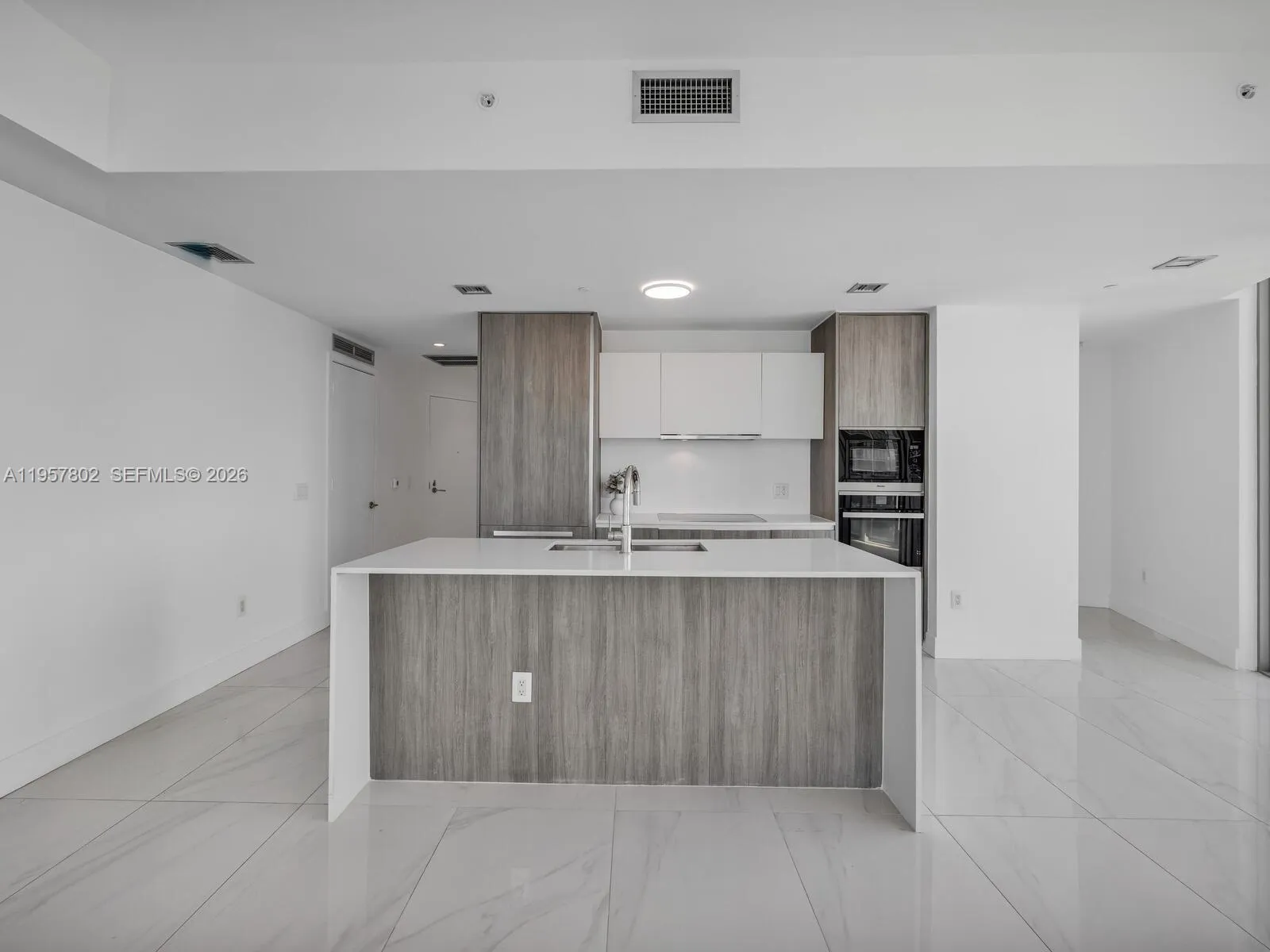 2900 Ne 7th Ave 3301, Miami, Florida 33137, Miami, Florida 33137, 2 Bedrooms Bedrooms, ,2 BathroomsBathrooms,Residential,For Sale,2900 Ne 7th Ave 3301, Miami, Florida 33137,A11957802