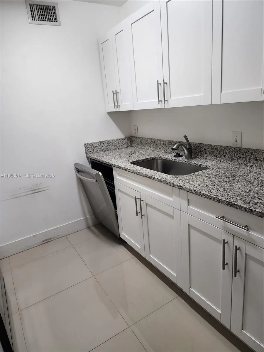4321 W Mcnab Rd 10, Pompano Beach, Florida 33069, Pompano Beach, Florida 33069, 1 Bedroom Bedrooms, ,1 BathroomBathrooms,Residential Lease,For Rent,4321 W Mcnab Rd 10, Pompano Beach, Florida 33069,A11958514