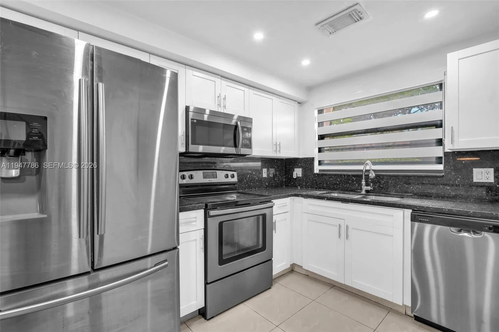 Hollywood, Florida 33020, Hollywood, Florida 33020, 2 Bedrooms Bedrooms, ,1 BathroomBathrooms,Residential,For Sale, Hollywood, Florida 33020,A11947786