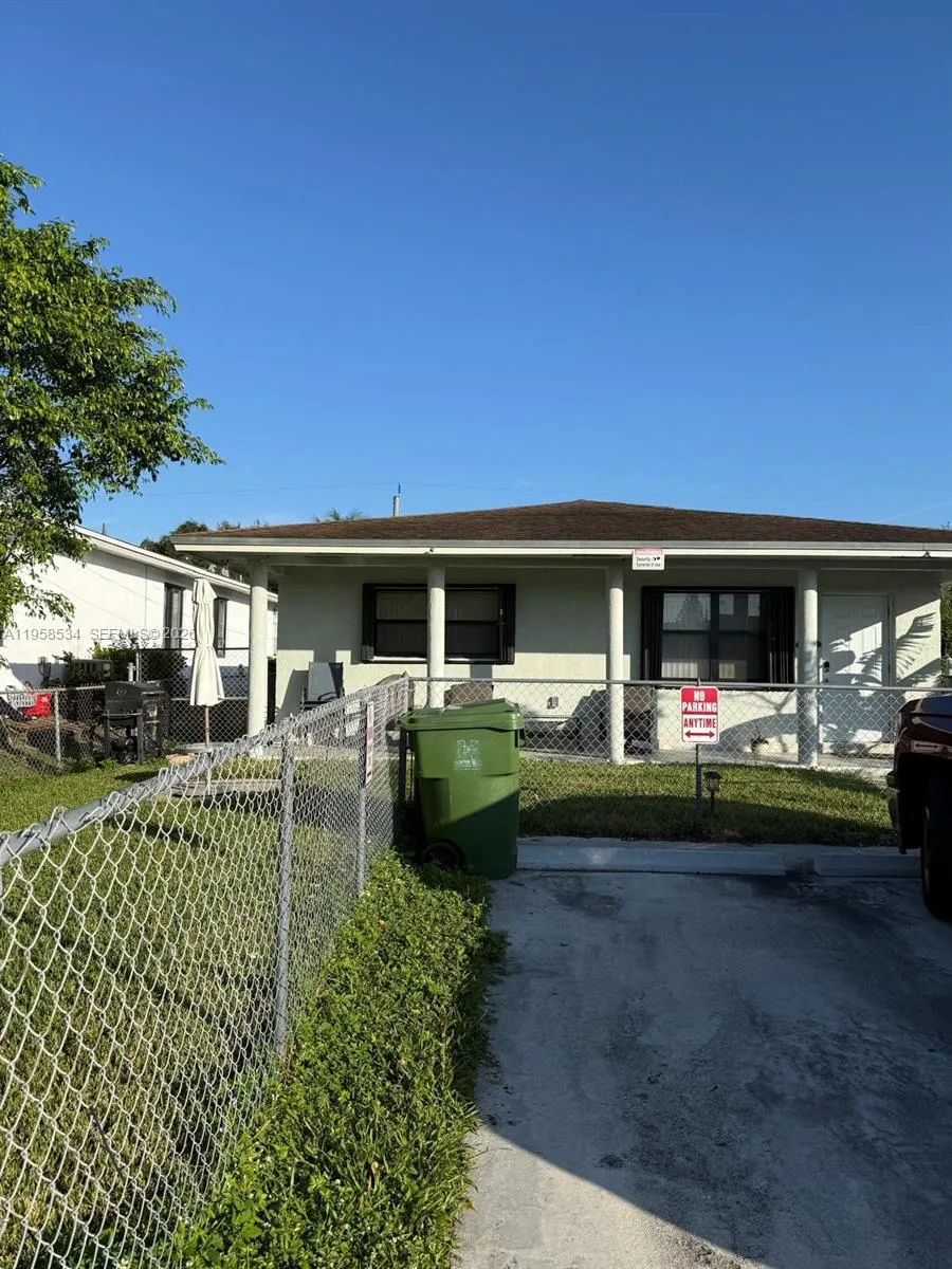 208 Nw 7th St 1-2, Hallandale Beach, Florida 33009, Hallandale Beach, Florida 33009, 3 Bedrooms Bedrooms, ,2 BathroomsBathrooms,Residential Lease,For Rent,208 Nw 7th St 1-2, Hallandale Beach, Florida 33009,A11958534
