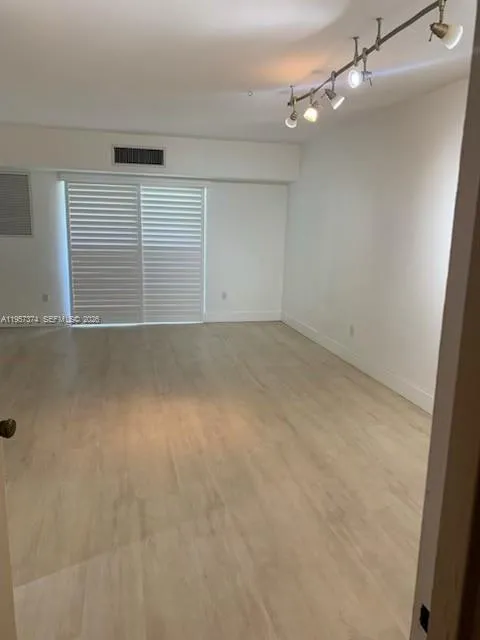 2201 Brickell Ave 84, Miami, Florida 33129, Miami, Florida 33129, 1 Bedroom Bedrooms, ,1 BathroomBathrooms,Residential Lease,For Rent,2201 Brickell Ave 84, Miami, Florida 33129,A11957374