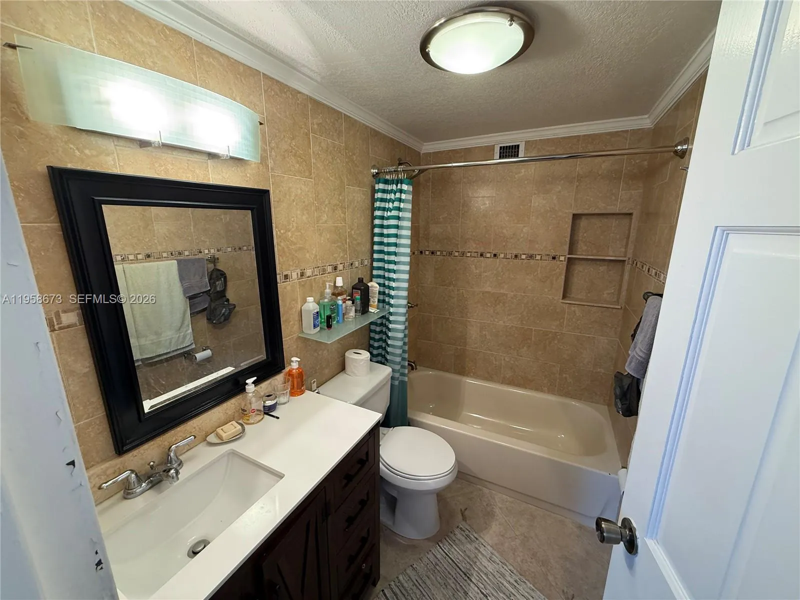 999 Brickell Bay Dr 2002, Miami, Florida 33131, Miami, Florida 33131, 1 Bedroom Bedrooms, ,2 BathroomsBathrooms,Residential,For Sale,999 Brickell Bay Dr 2002, Miami, Florida 33131,A11958673