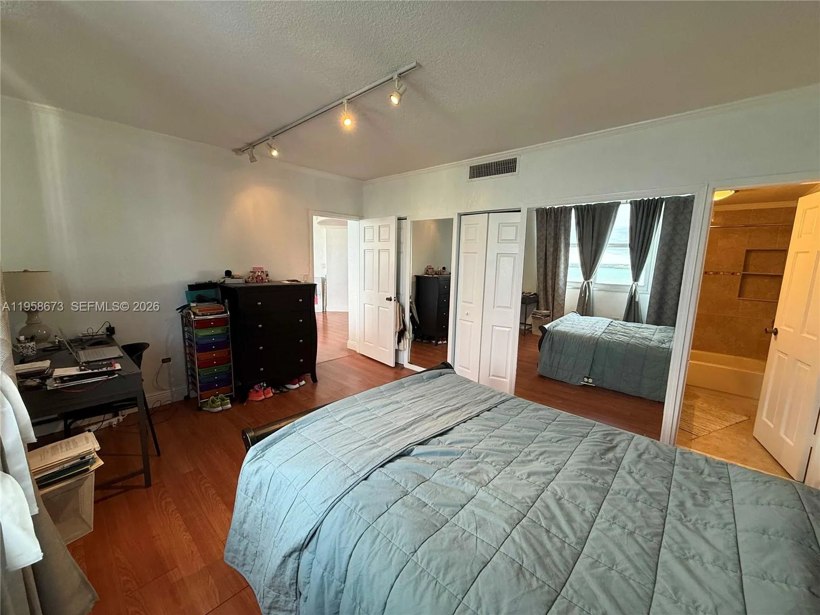 999 Brickell Bay Dr 2002, Miami, Florida 33131, Miami, Florida 33131, 1 Bedroom Bedrooms, ,2 BathroomsBathrooms,Residential,For Sale,999 Brickell Bay Dr 2002, Miami, Florida 33131,A11958673