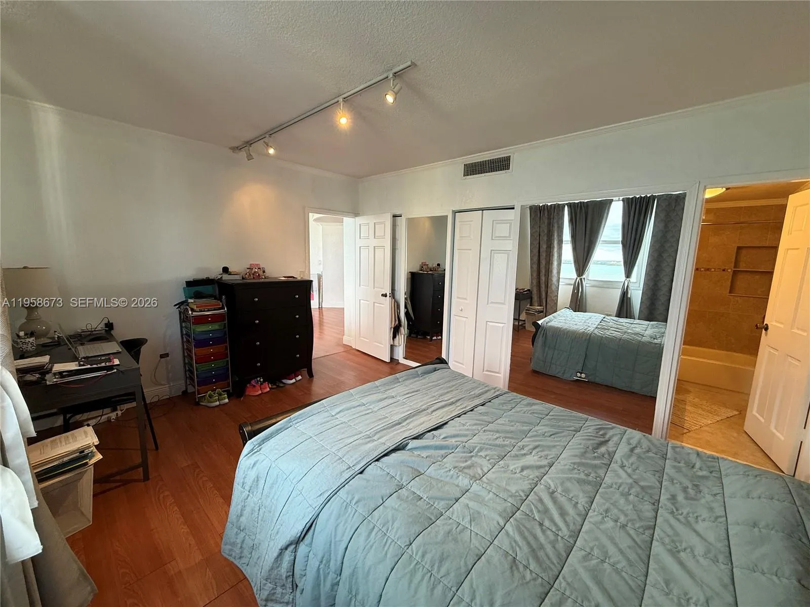 999 Brickell Bay Dr 2002, Miami, Florida 33131, Miami, Florida 33131, 1 Bedroom Bedrooms, ,2 BathroomsBathrooms,Residential,For Sale,999 Brickell Bay Dr 2002, Miami, Florida 33131,A11958673