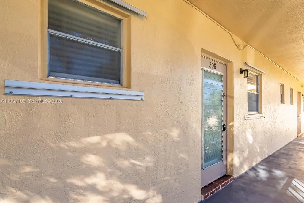 151 Berkley Rd 208, Hollywood, Florida 33024, Hollywood, Florida 33024, 1 Bedroom Bedrooms, ,1 BathroomBathrooms,Residential Lease,For Rent,151 Berkley Rd 208, Hollywood, Florida 33024,A11957169