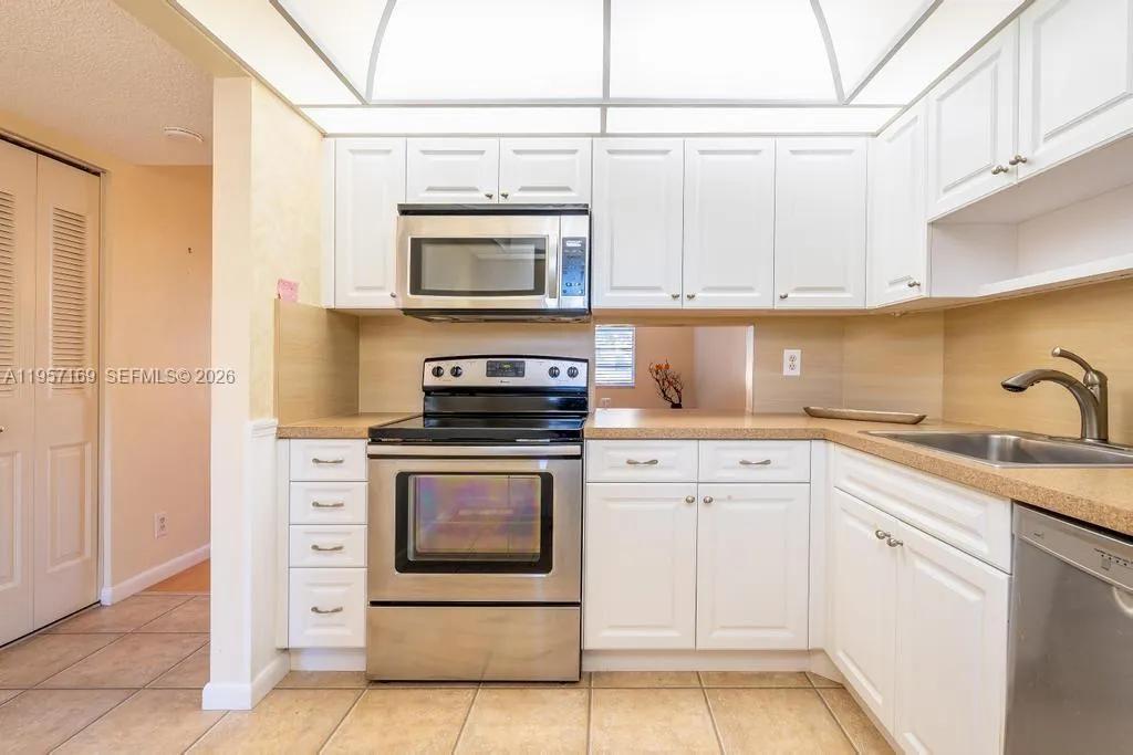 151 Berkley Rd 208, Hollywood, Florida 33024, Hollywood, Florida 33024, 1 Bedroom Bedrooms, ,1 BathroomBathrooms,Residential Lease,For Rent,151 Berkley Rd 208, Hollywood, Florida 33024,A11957169