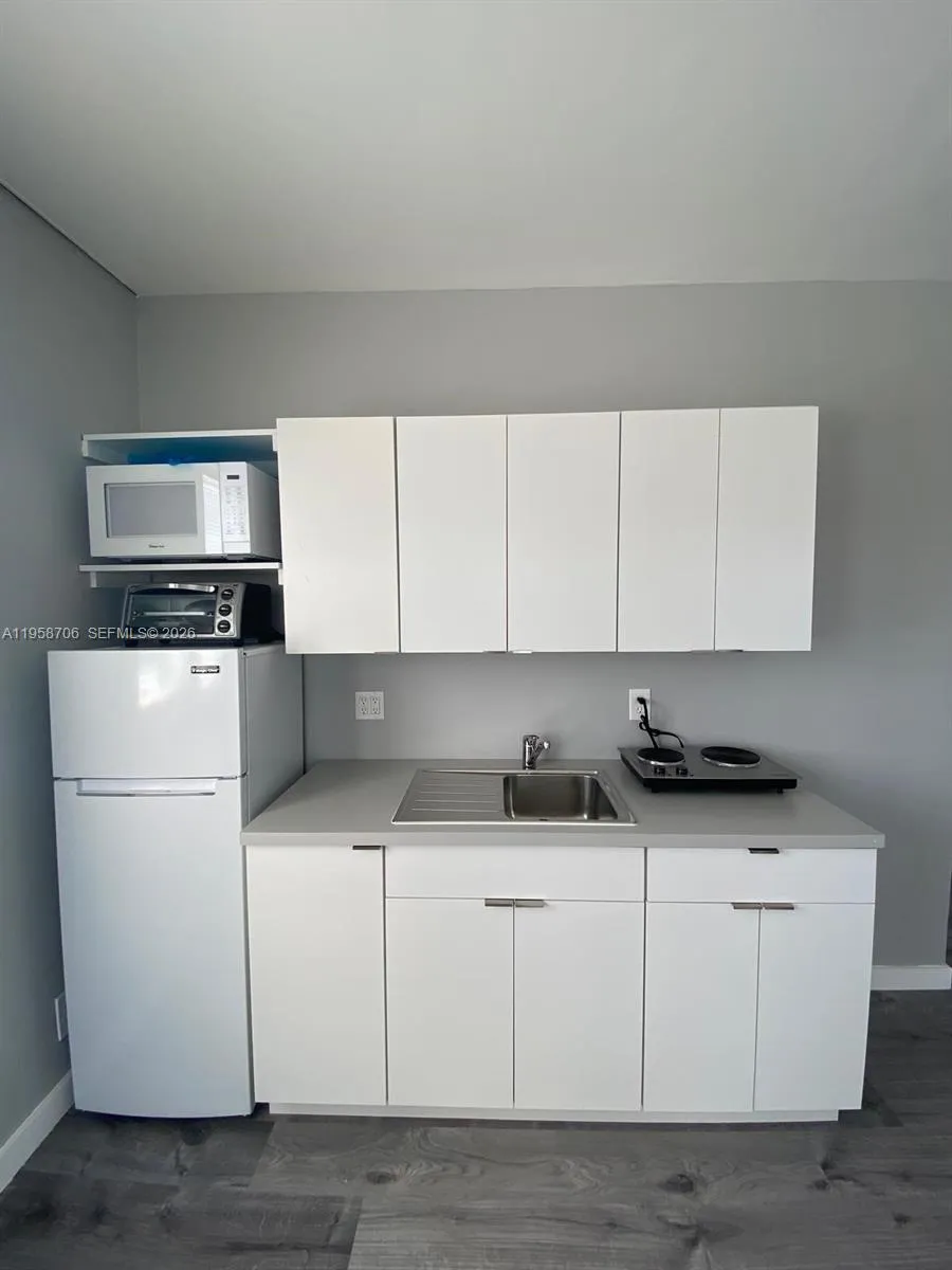 2126 Nw Flagler Ter 6, Miami, Florida 33125, Miami, Florida 33125, 1 Bedroom Bedrooms, ,1 BathroomBathrooms,Residential Lease,For Rent,2126 Nw Flagler Ter 6, Miami, Florida 33125,A11958706