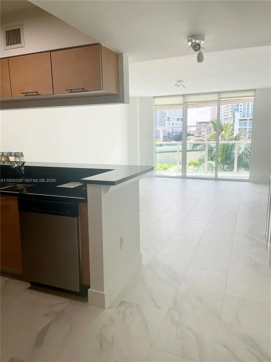 31 Se 5th St 507, Miami, Florida 33131, Miami, Florida 33131, 1 Bedroom Bedrooms, ,1 BathroomBathrooms,Residential Lease,For Rent,31 Se 5th St 507, Miami, Florida 33131,A11958330