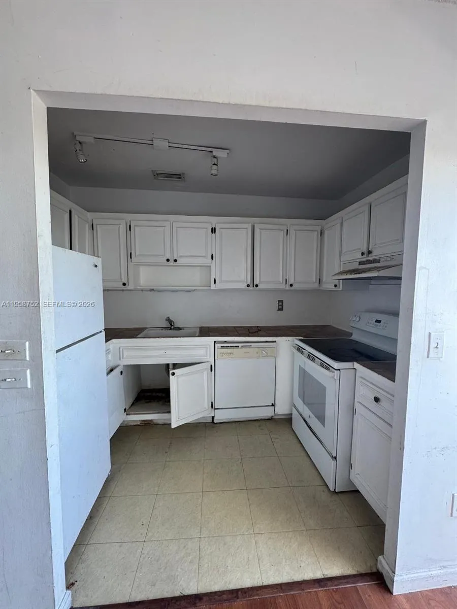 7801 Ne 4th Ct 516, Miami, Florida 33138, Miami, Florida 33138, 2 Bedrooms Bedrooms, ,1 BathroomBathrooms,Residential,For Sale,7801 Ne 4th Ct 516, Miami, Florida 33138,A11958752